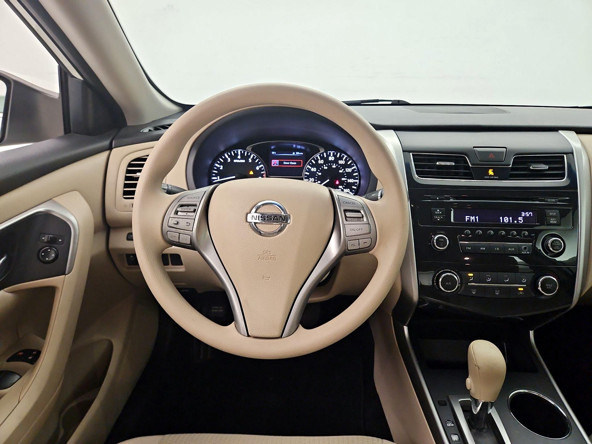 Thumbnail: 2015 Nissan Altima - 10