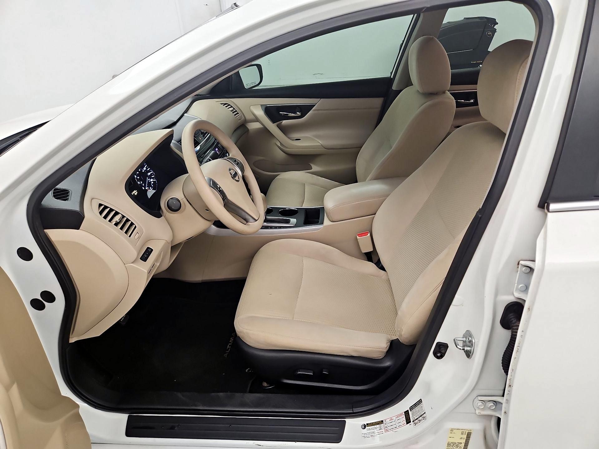 Thumbnail: 2015 Nissan Altima - 11