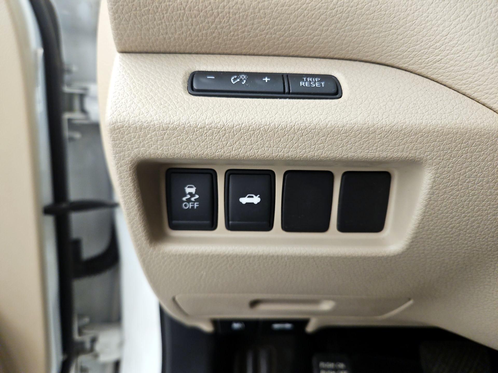 Thumbnail: 2015 Nissan Altima - 13