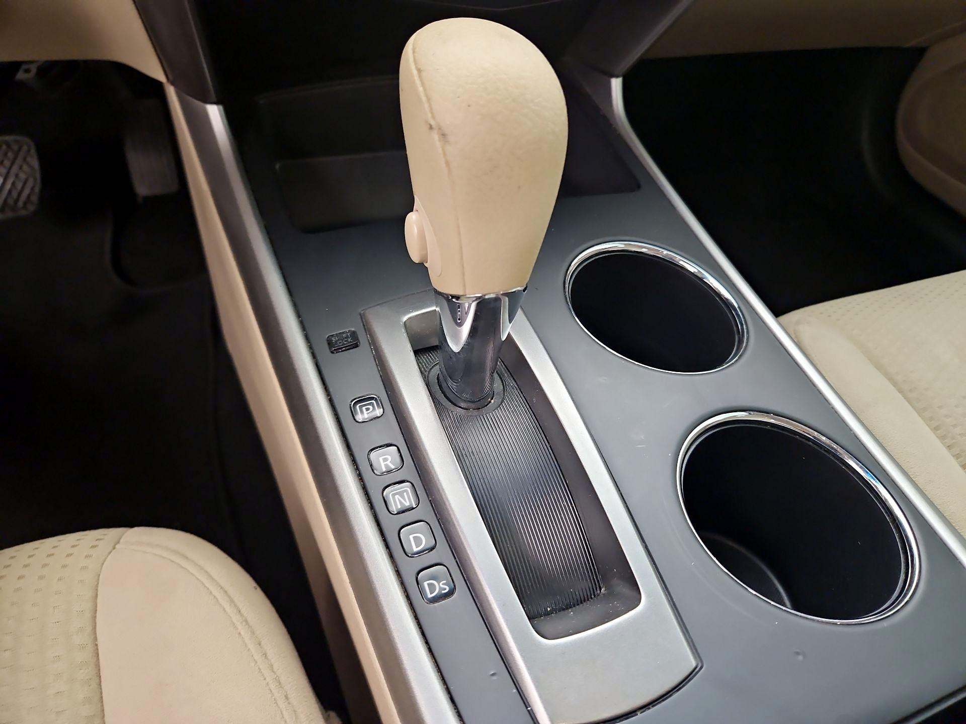 Thumbnail: 2015 Nissan Altima - 16