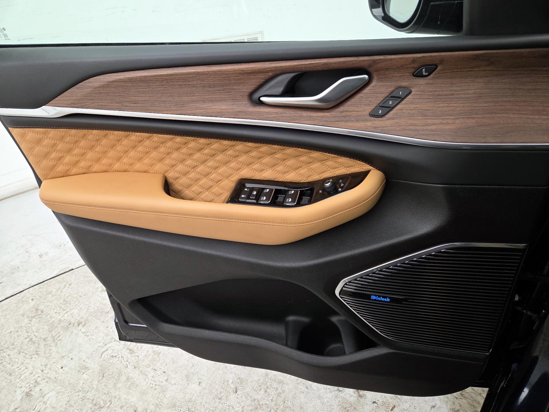 Thumbnail: 2023 Jeep Grand Cherokee - 12