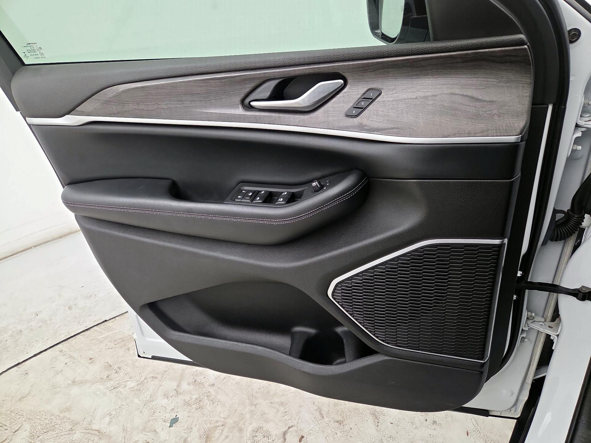 Thumbnail: 2022 Jeep Grand Cherokee L - 12