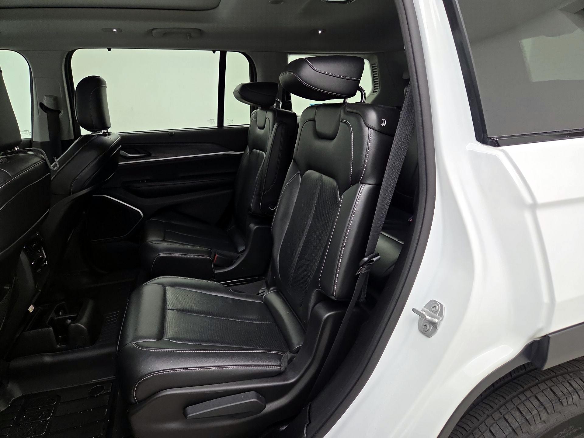 Thumbnail: 2022 Jeep Grand Cherokee L - 20