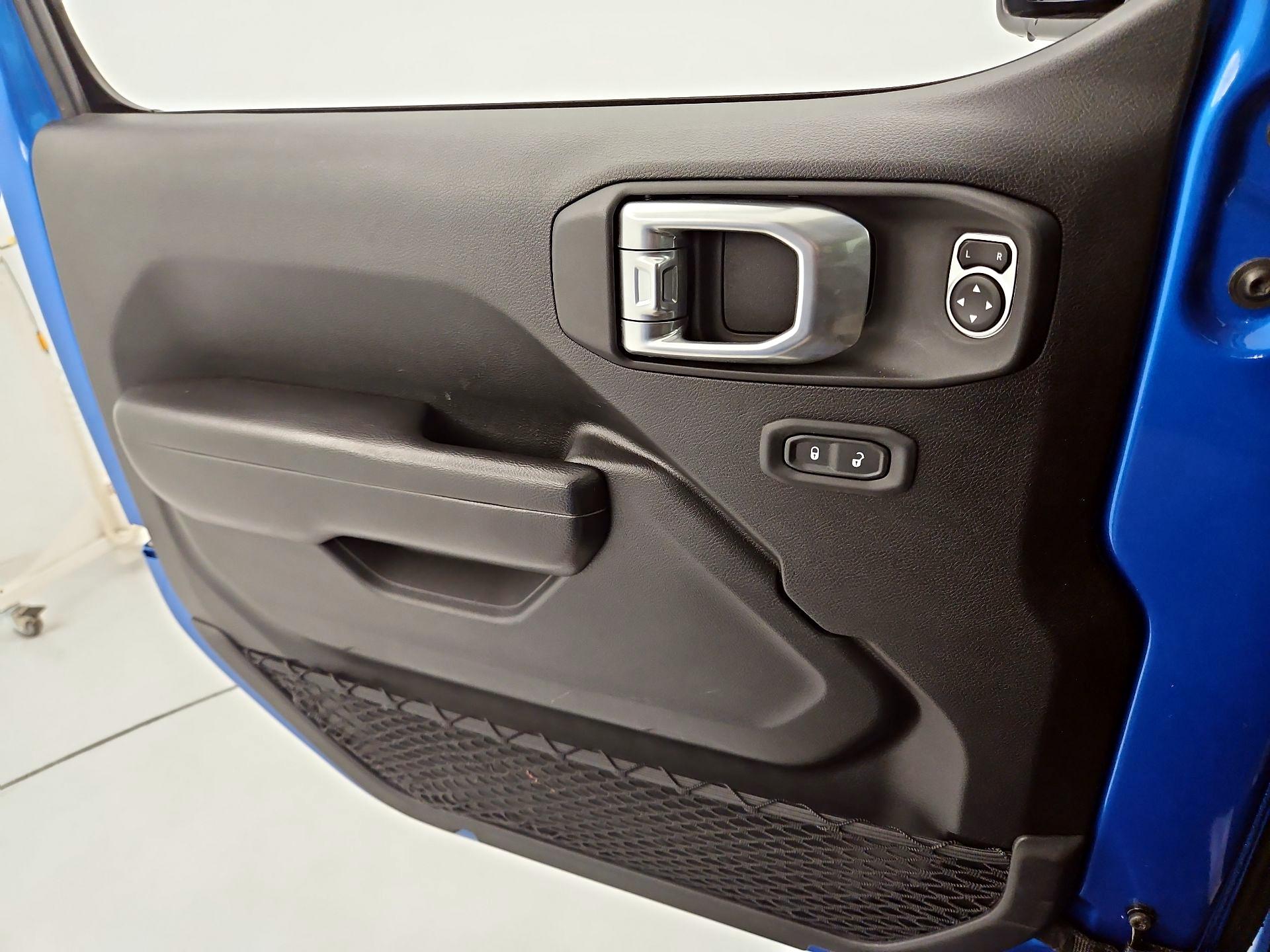 Thumbnail: 2020 Jeep Gladiator - 12