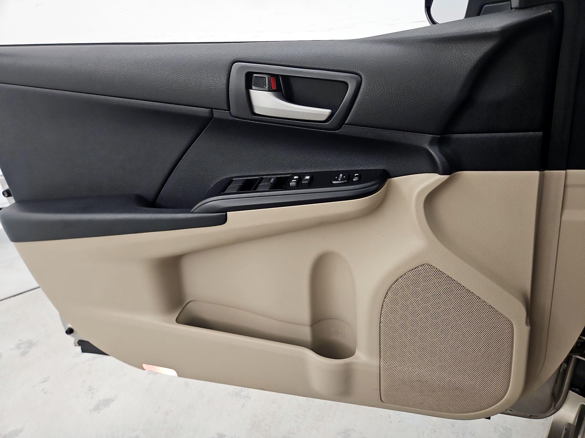 Thumbnail: 2014 Toyota Camry - 12