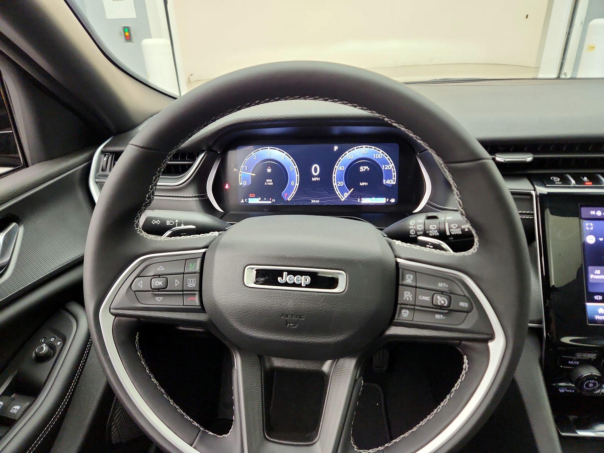 Thumbnail: 2024 Jeep Grand Cherokee - 10