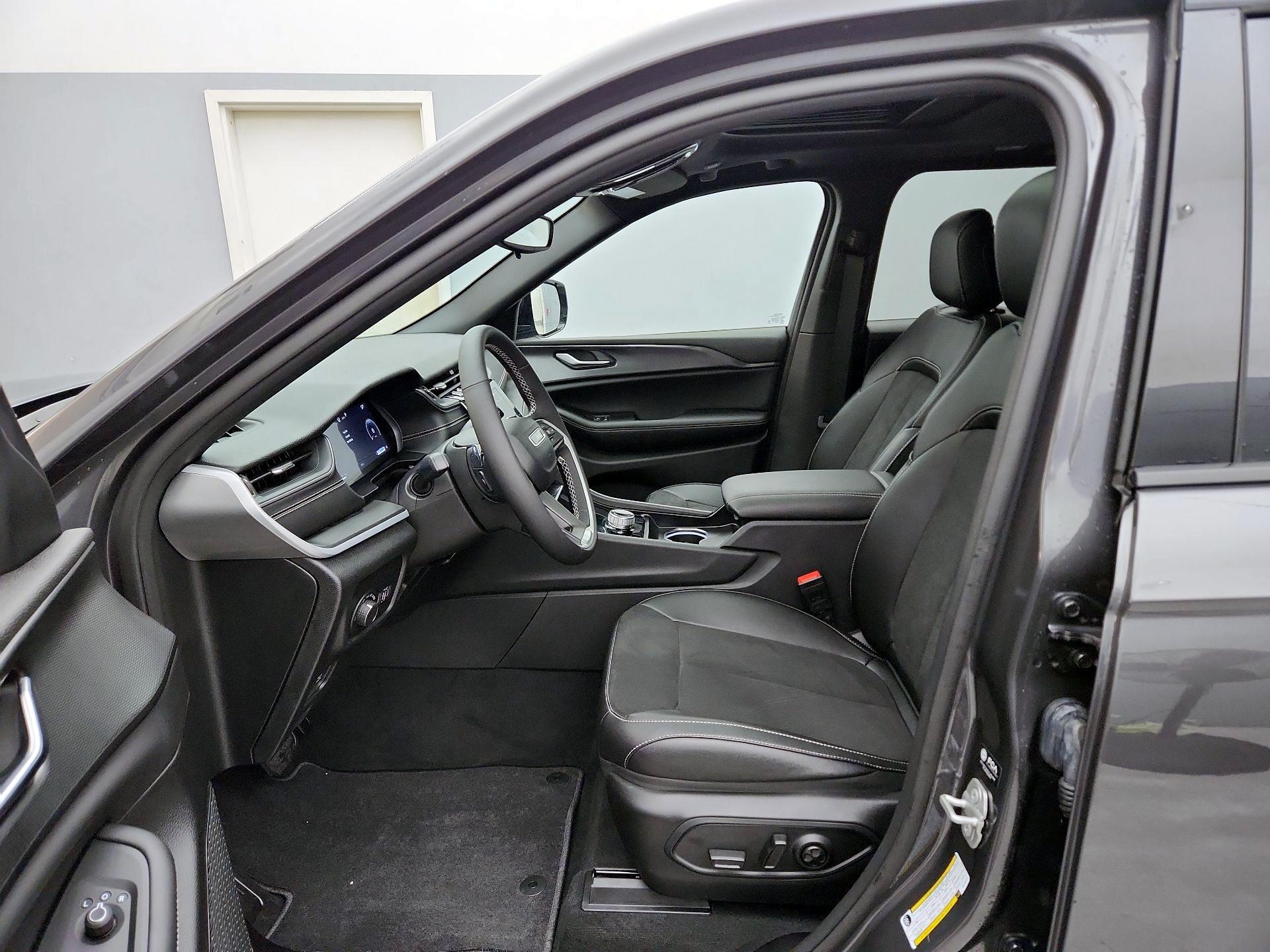 Thumbnail: 2024 Jeep Grand Cherokee - 11