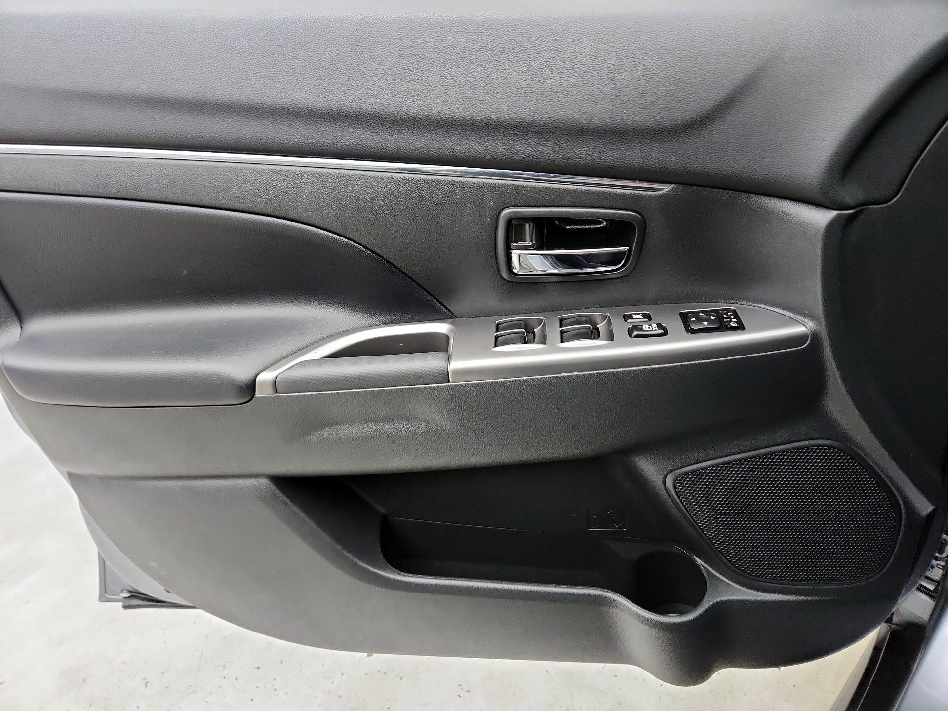 Thumbnail: 2024 Mitsubishi Outlander Sport - 12