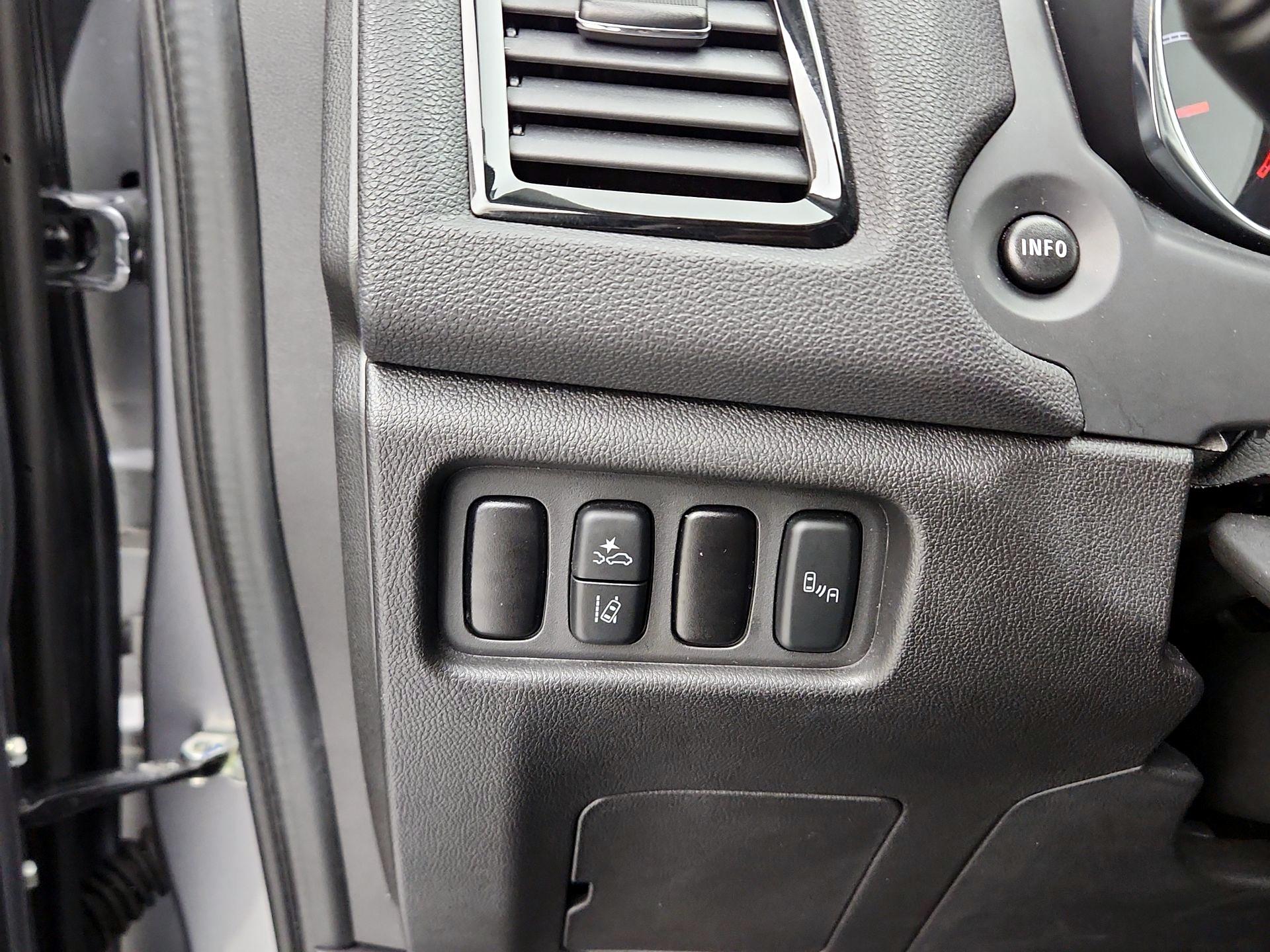 Thumbnail: 2024 Mitsubishi Outlander Sport - 13