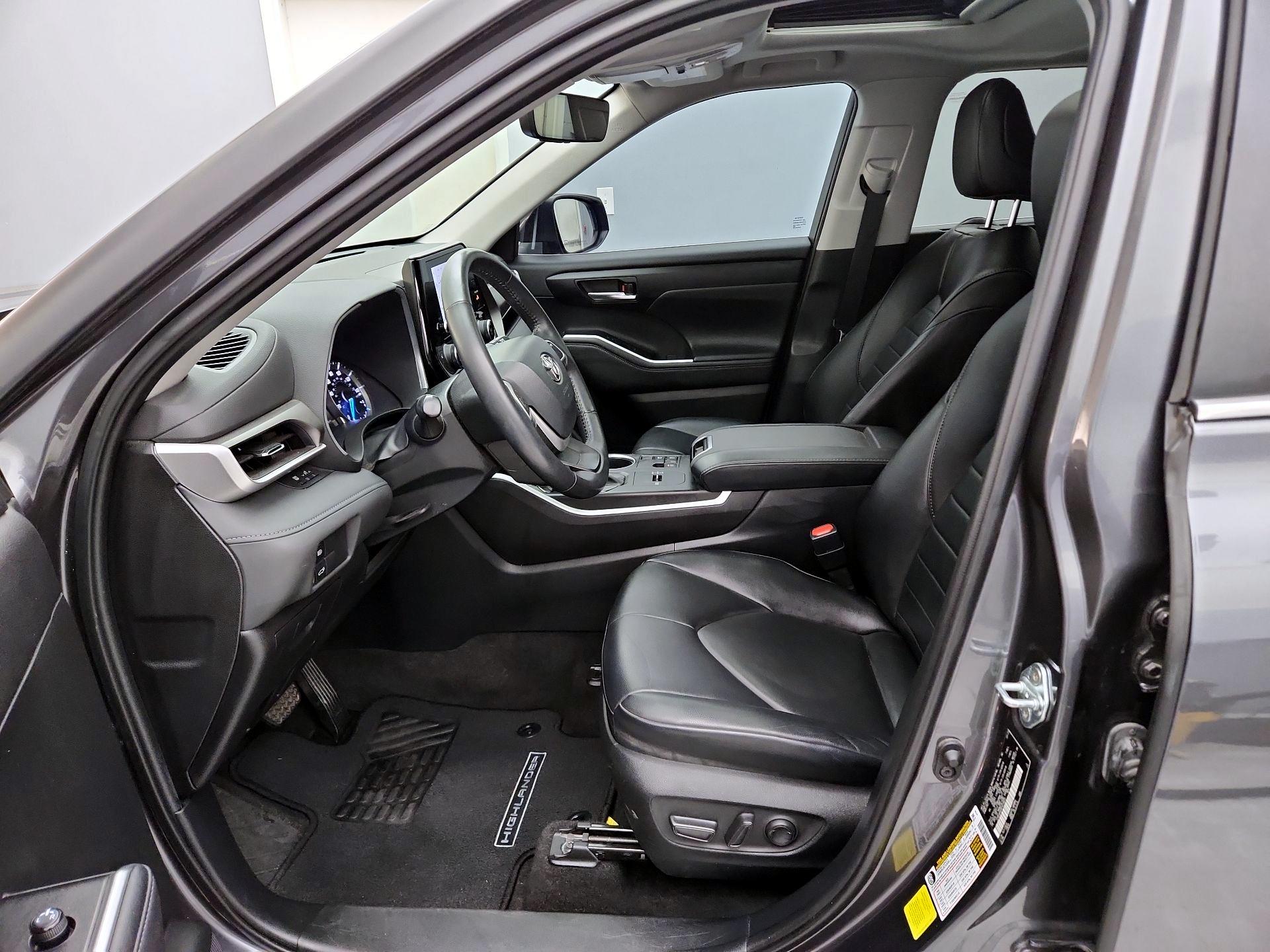 Thumbnail: 2023 Toyota Highlander - 11