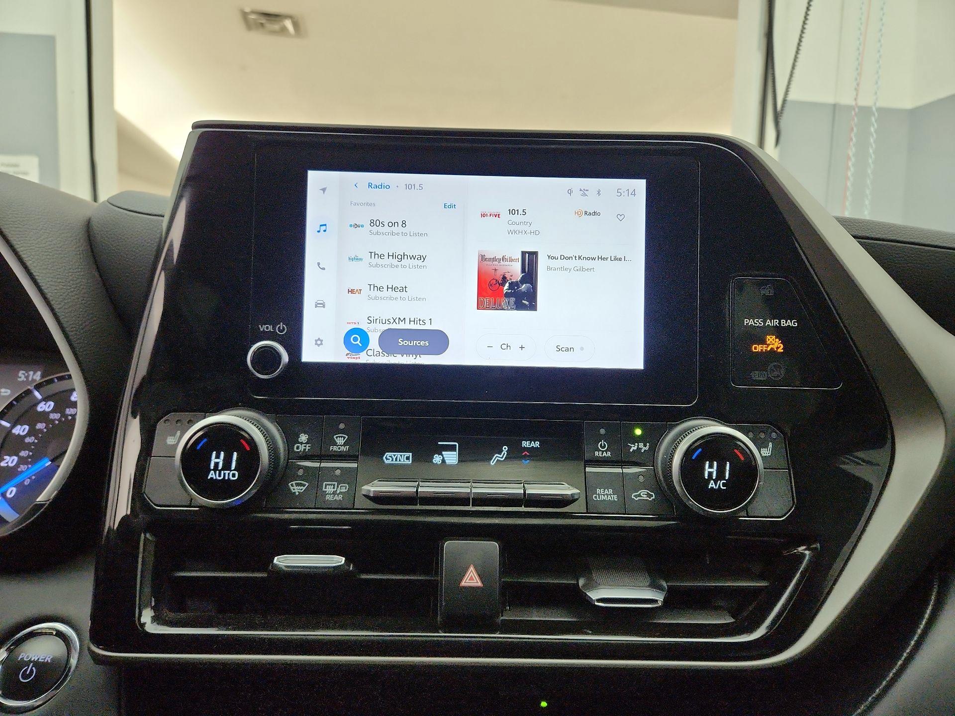 Thumbnail: 2023 Toyota Highlander - 15