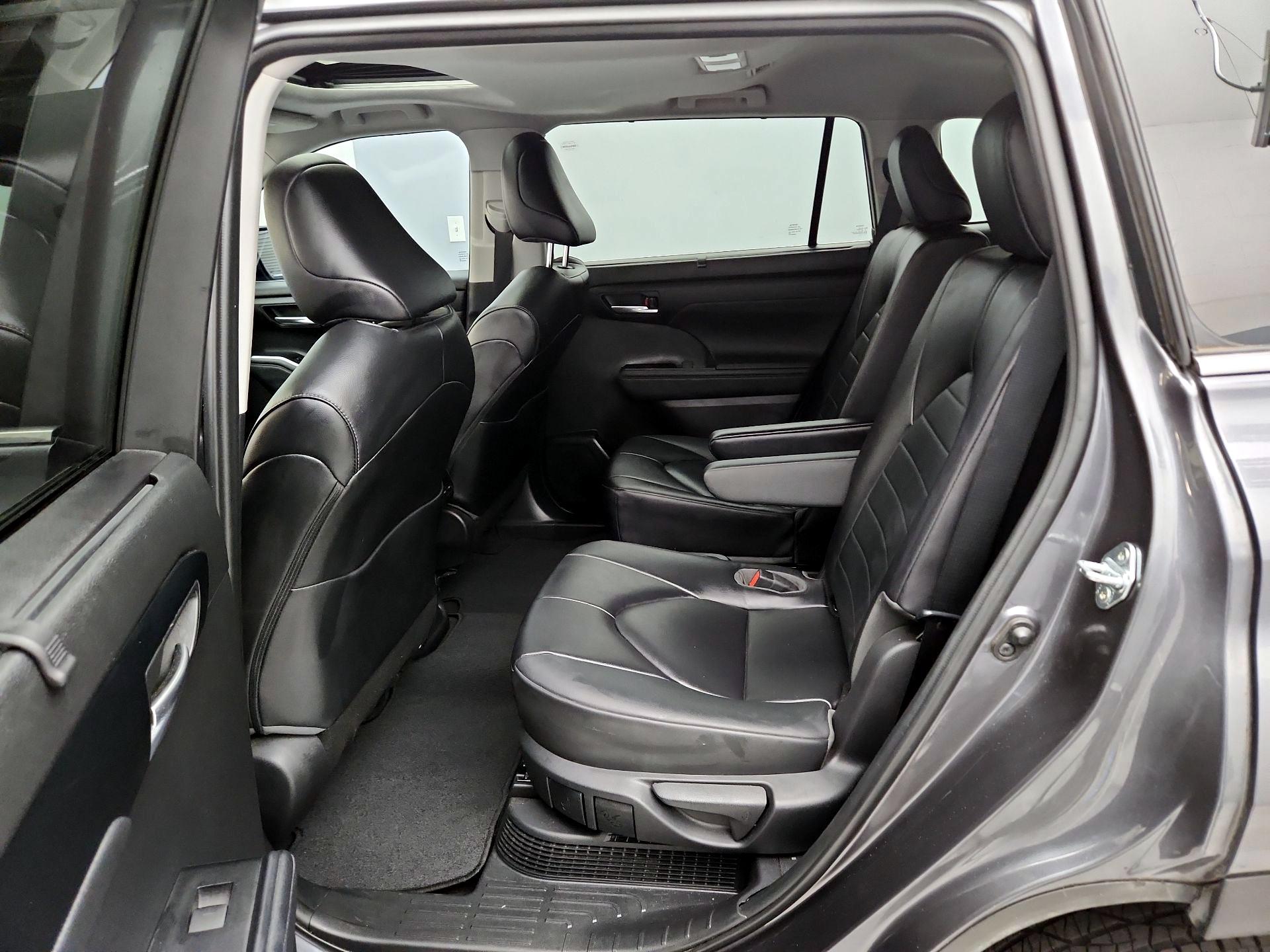 Thumbnail: 2023 Toyota Highlander - 20