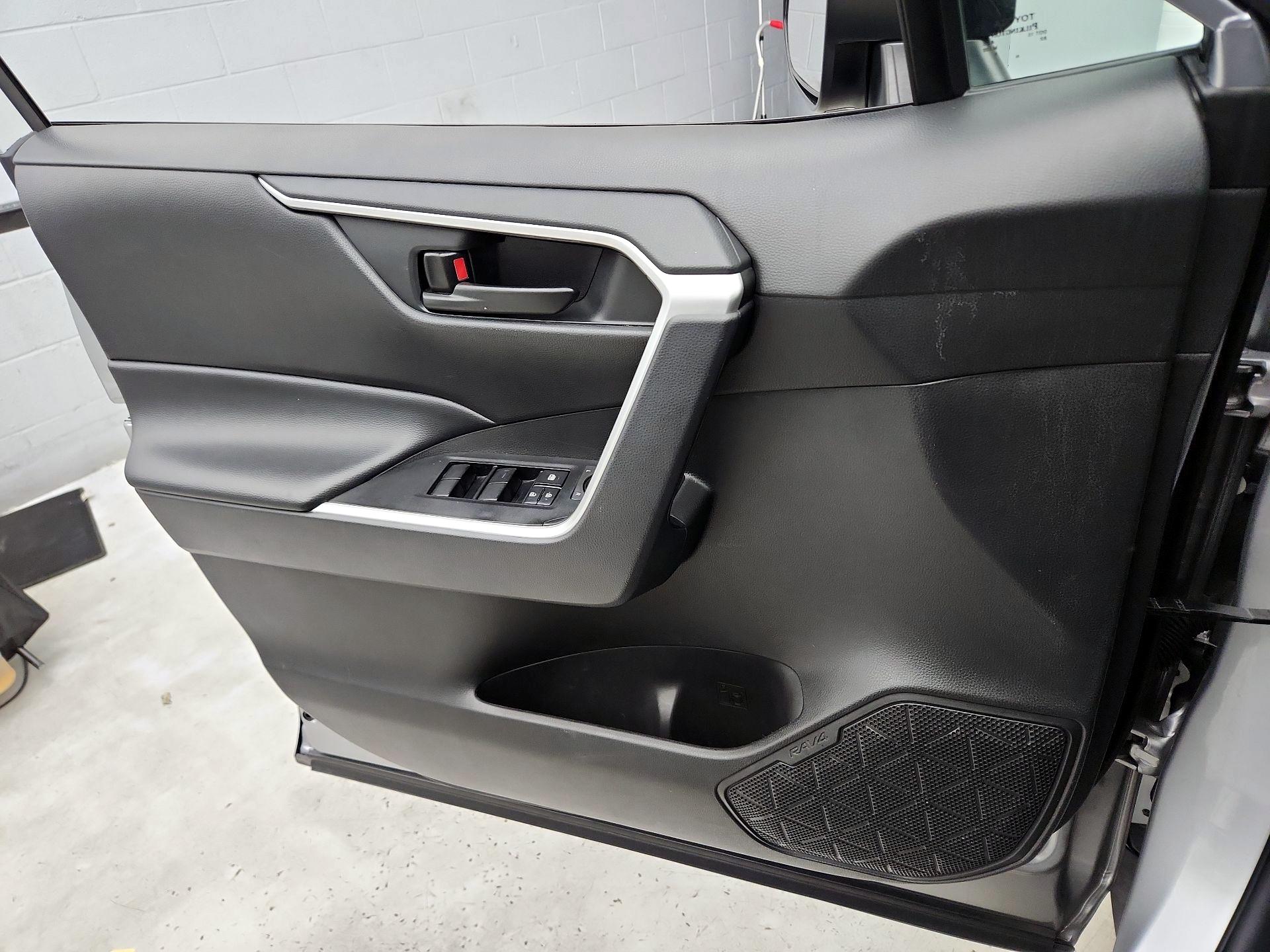 Thumbnail: 2025 Toyota RAV4 - 12