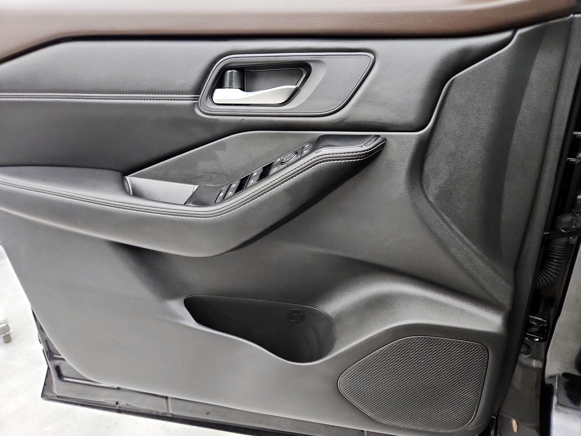 Thumbnail: 2023 Nissan Rogue - 12