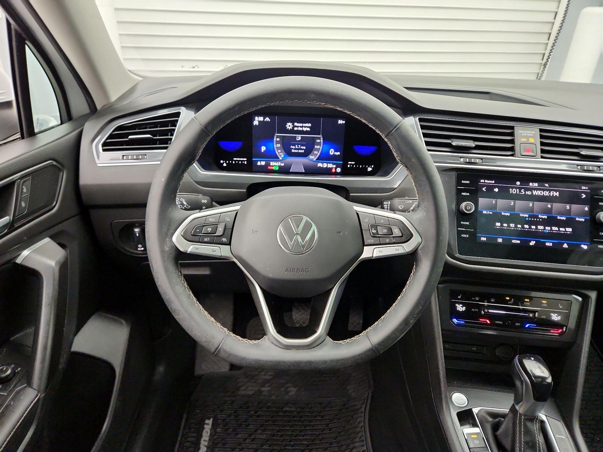Thumbnail: 2022 Volkswagen Tiguan - 10
