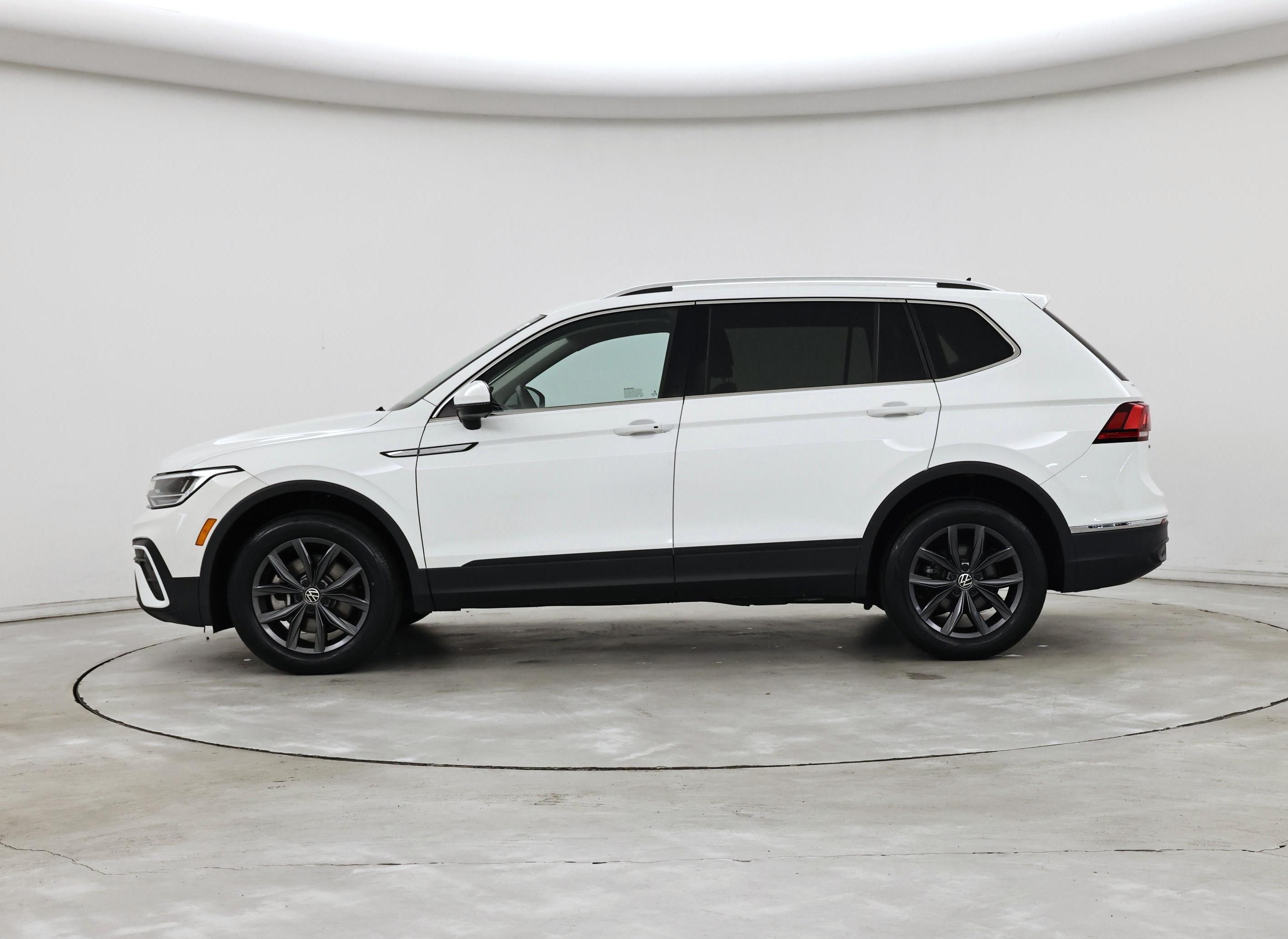 Thumbnail: 2022 Volkswagen Tiguan - 3