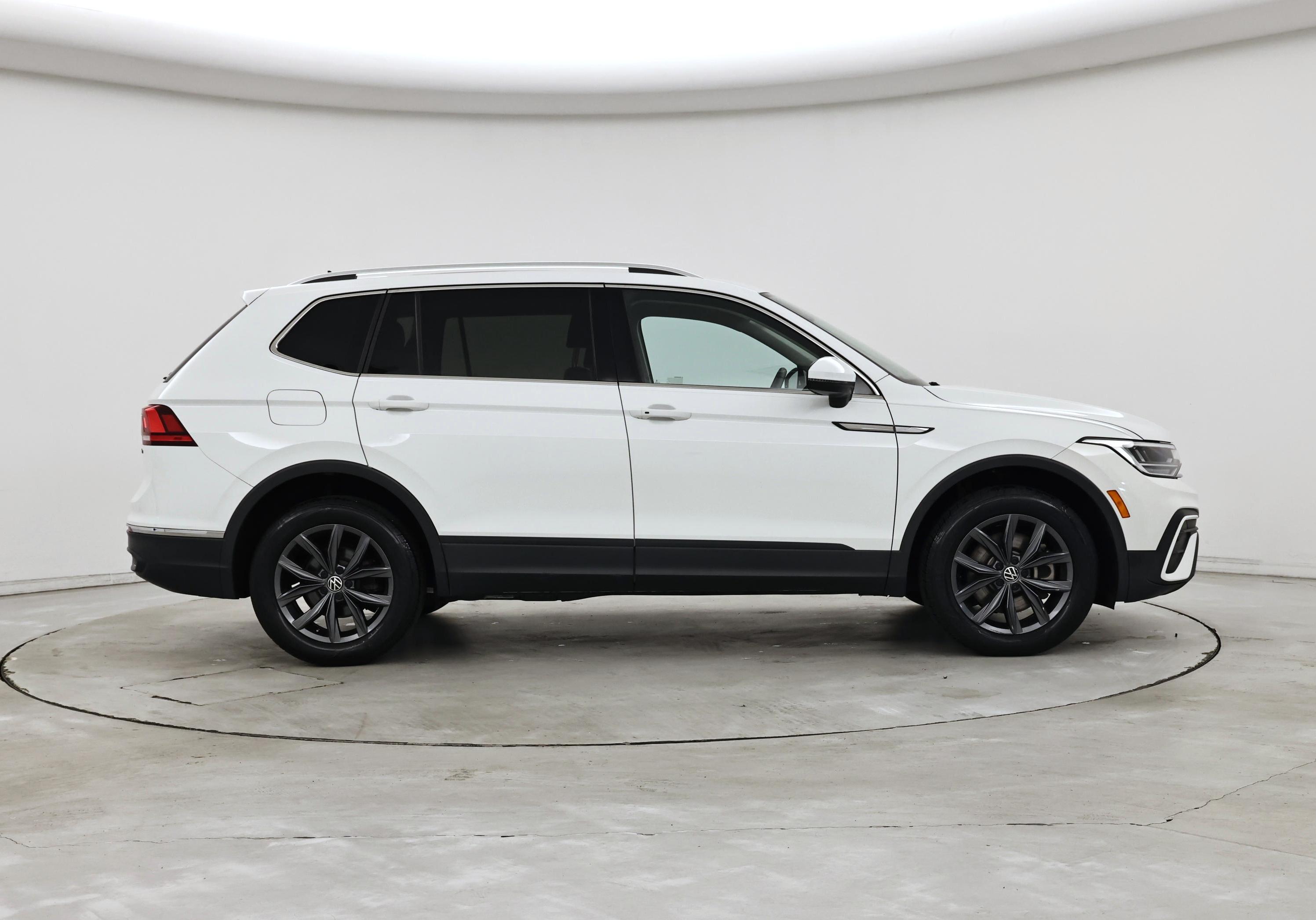 Thumbnail: 2022 Volkswagen Tiguan - 7