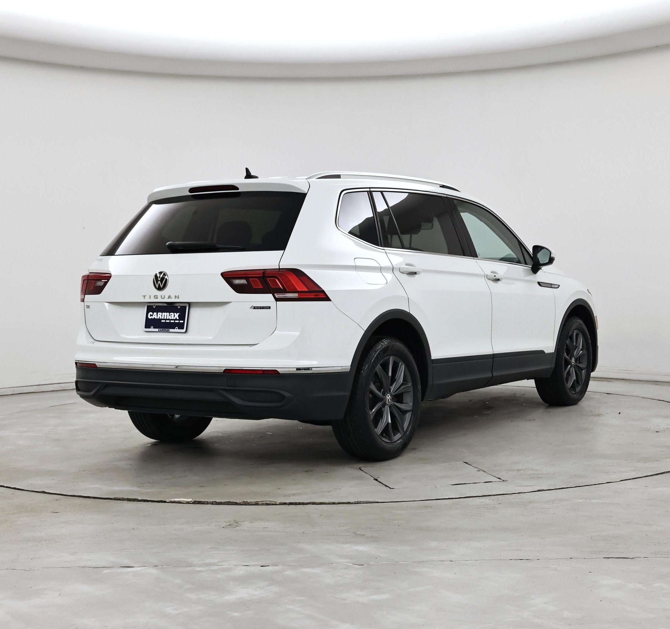 Thumbnail: 2022 Volkswagen Tiguan - 8