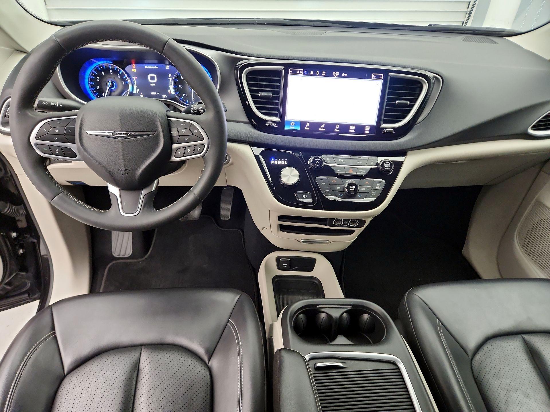 Thumbnail: 2023 Chrysler Pacifica - 9