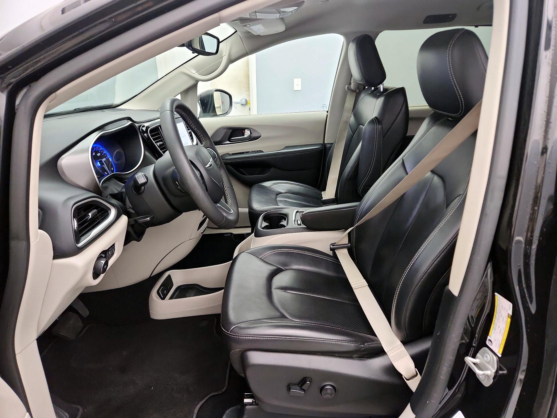 Thumbnail: 2023 Chrysler Pacifica - 11