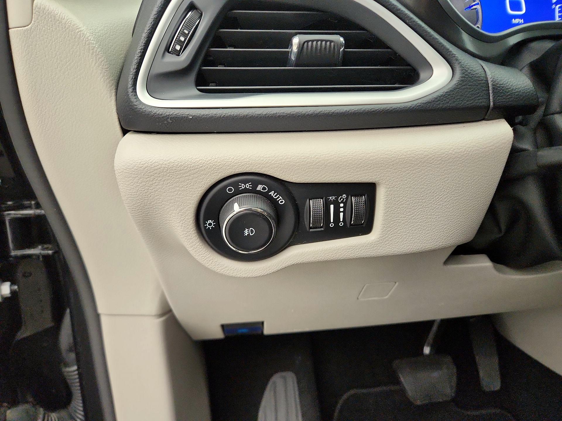 Thumbnail: 2023 Chrysler Pacifica - 13