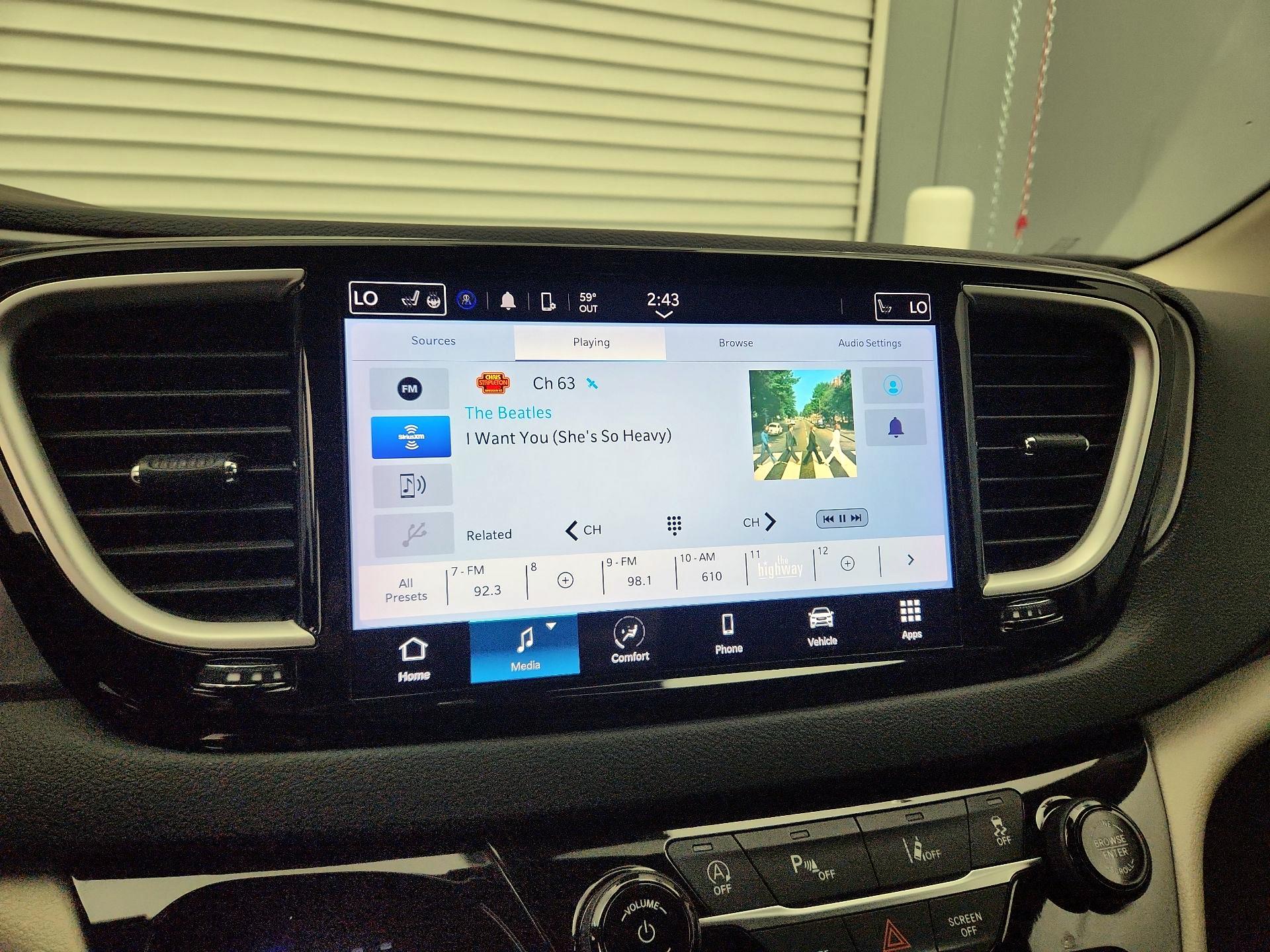 Thumbnail: 2023 Chrysler Pacifica - 15