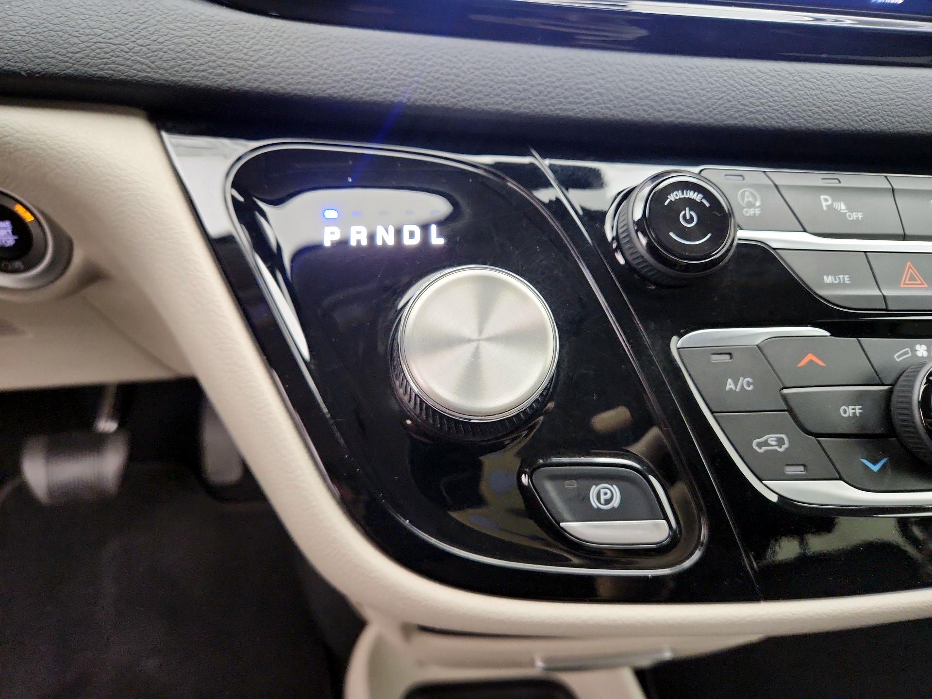 Thumbnail: 2023 Chrysler Pacifica - 17