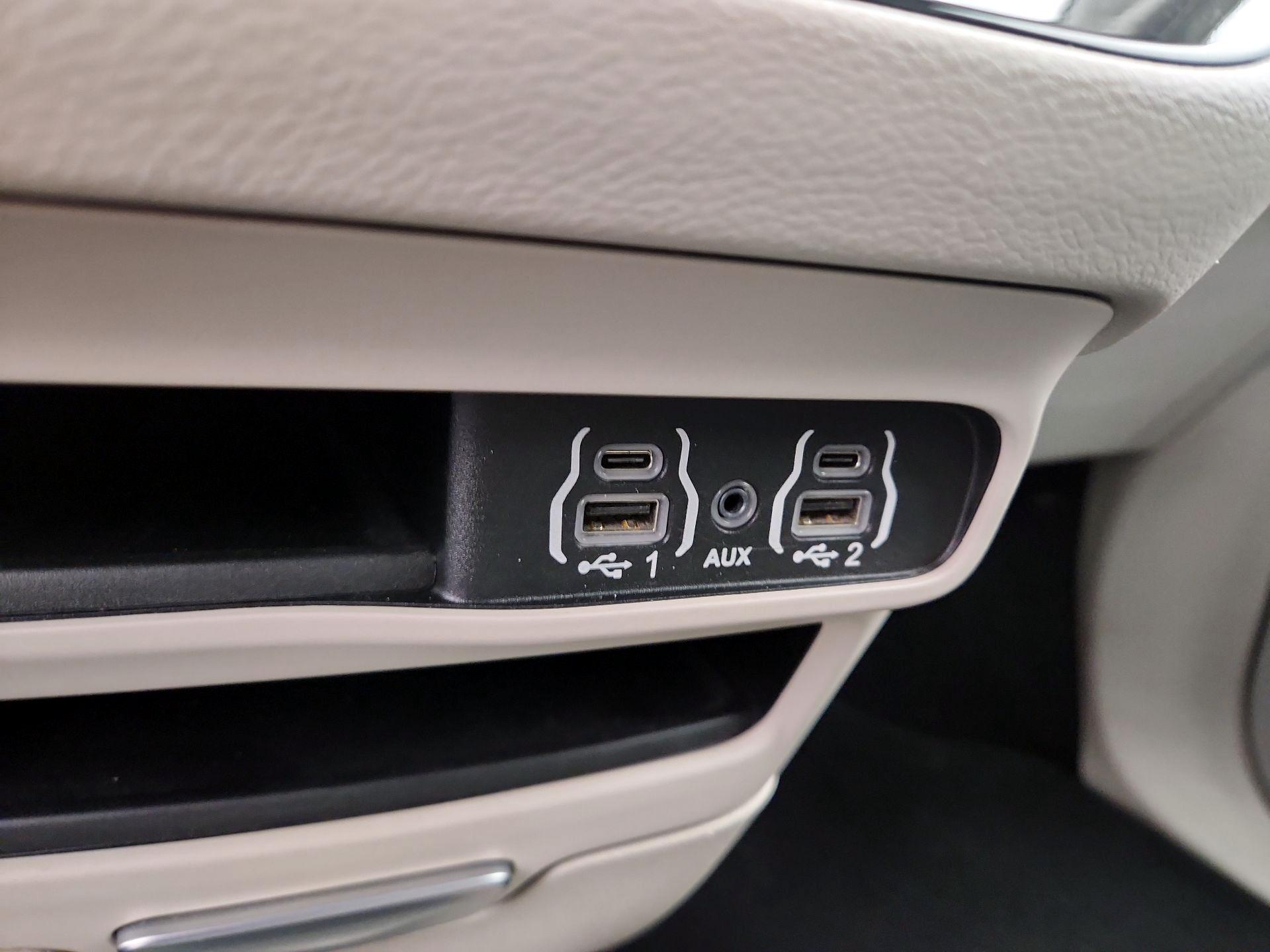 Thumbnail: 2023 Chrysler Pacifica - 18