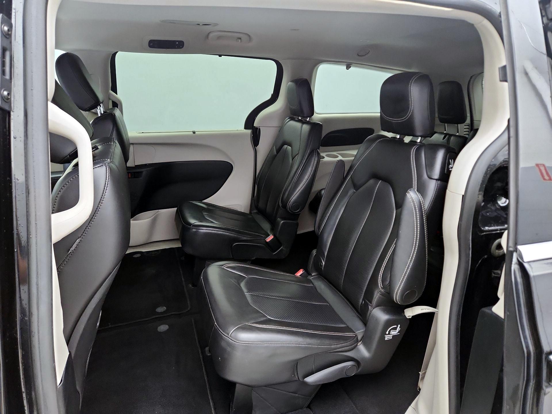 Thumbnail: 2023 Chrysler Pacifica - 19