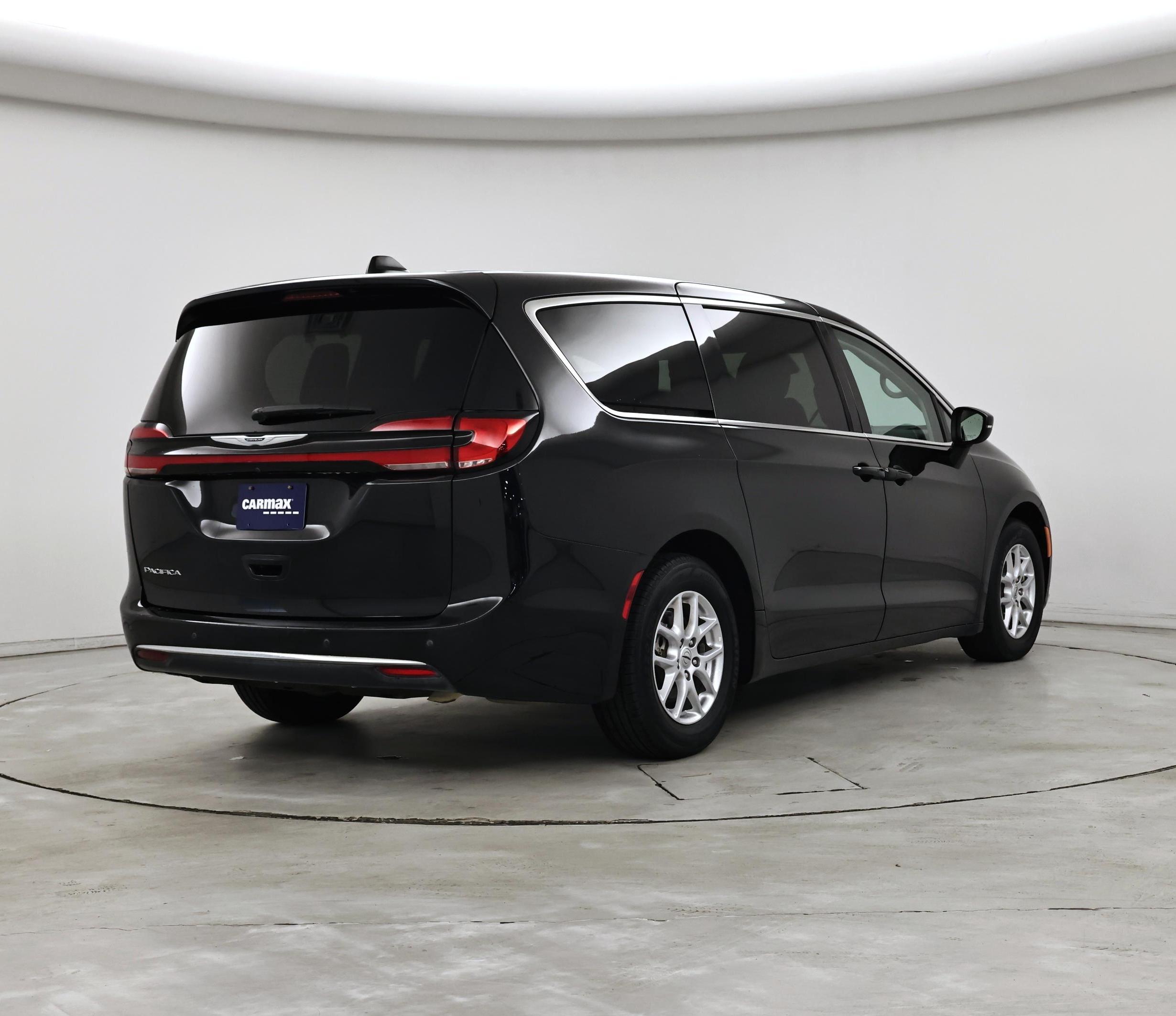 Thumbnail: 2023 Chrysler Pacifica - 8