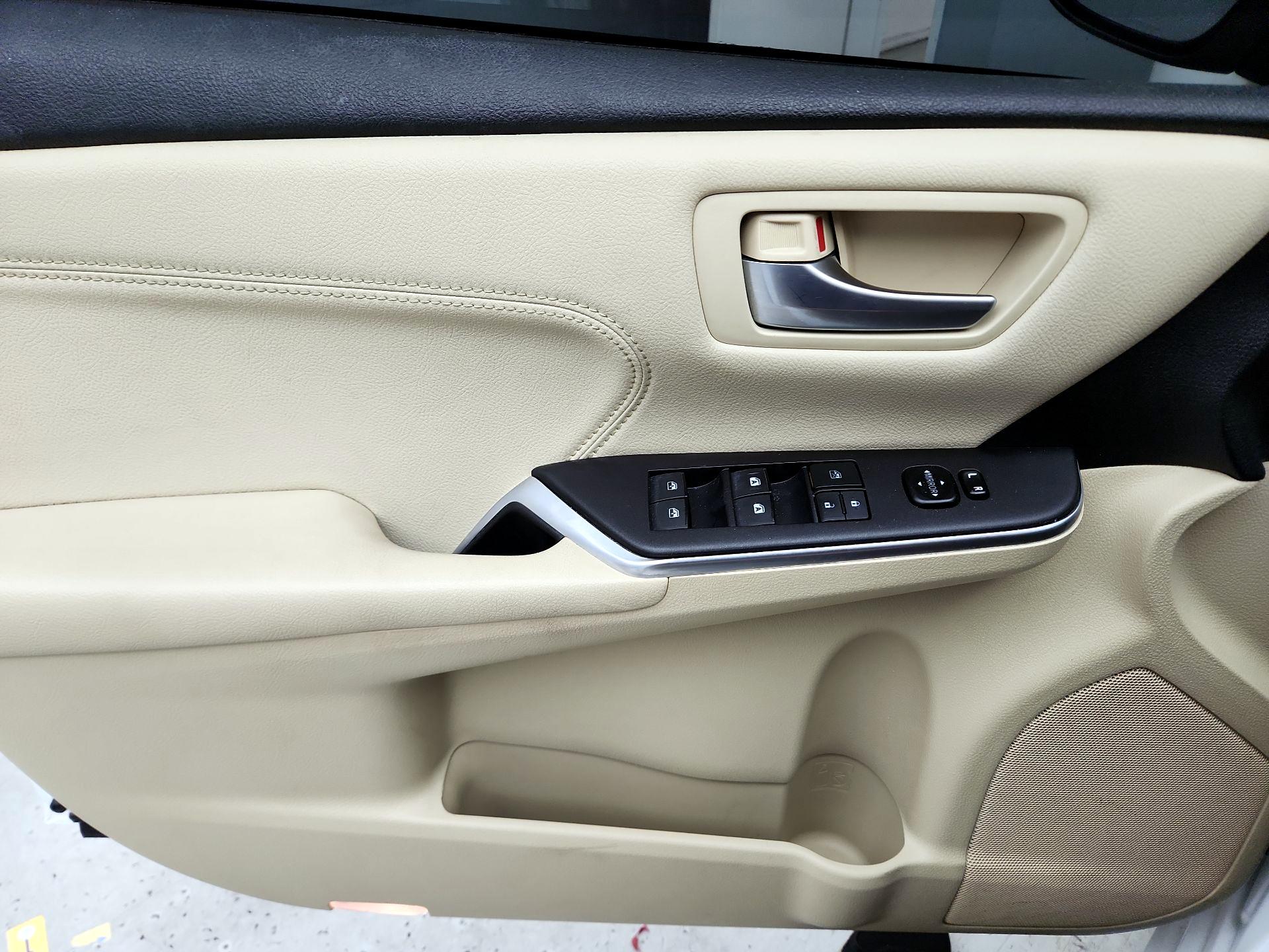 Thumbnail: 2017 Toyota Camry - 12