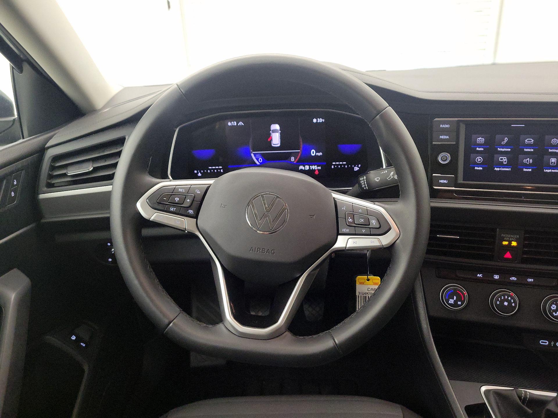 Thumbnail: 2024 Volkswagen Jetta - 10