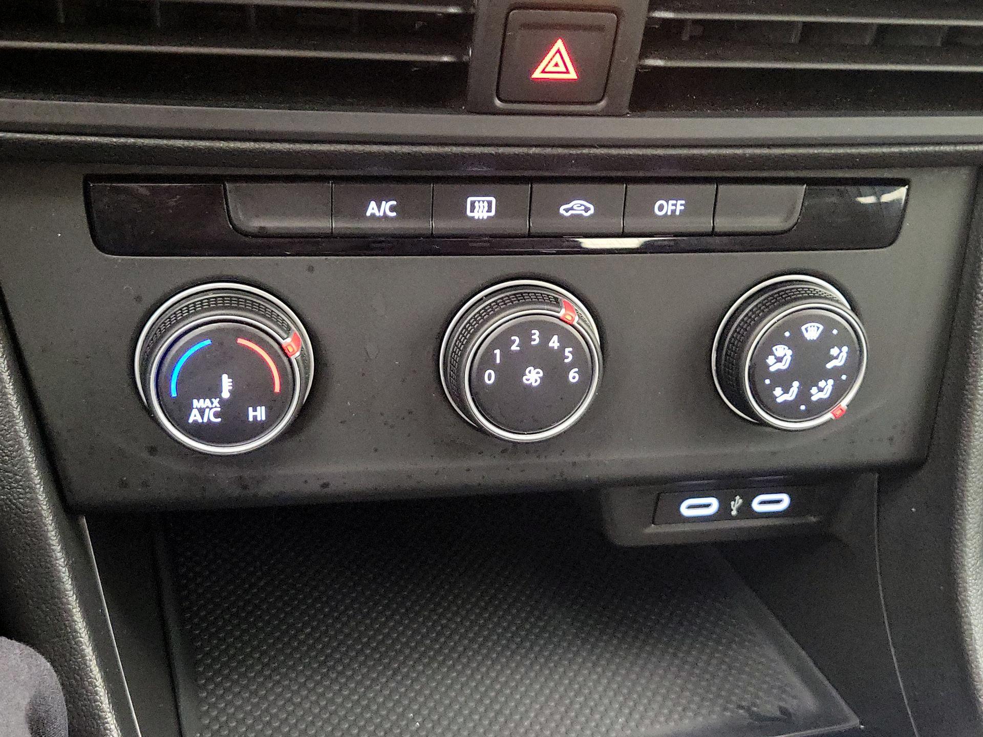 Thumbnail: 2024 Volkswagen Jetta - 16