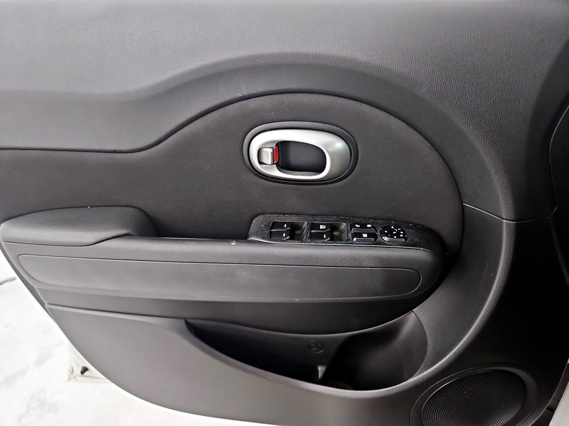 Thumbnail: 2015 Kia Soul - 12