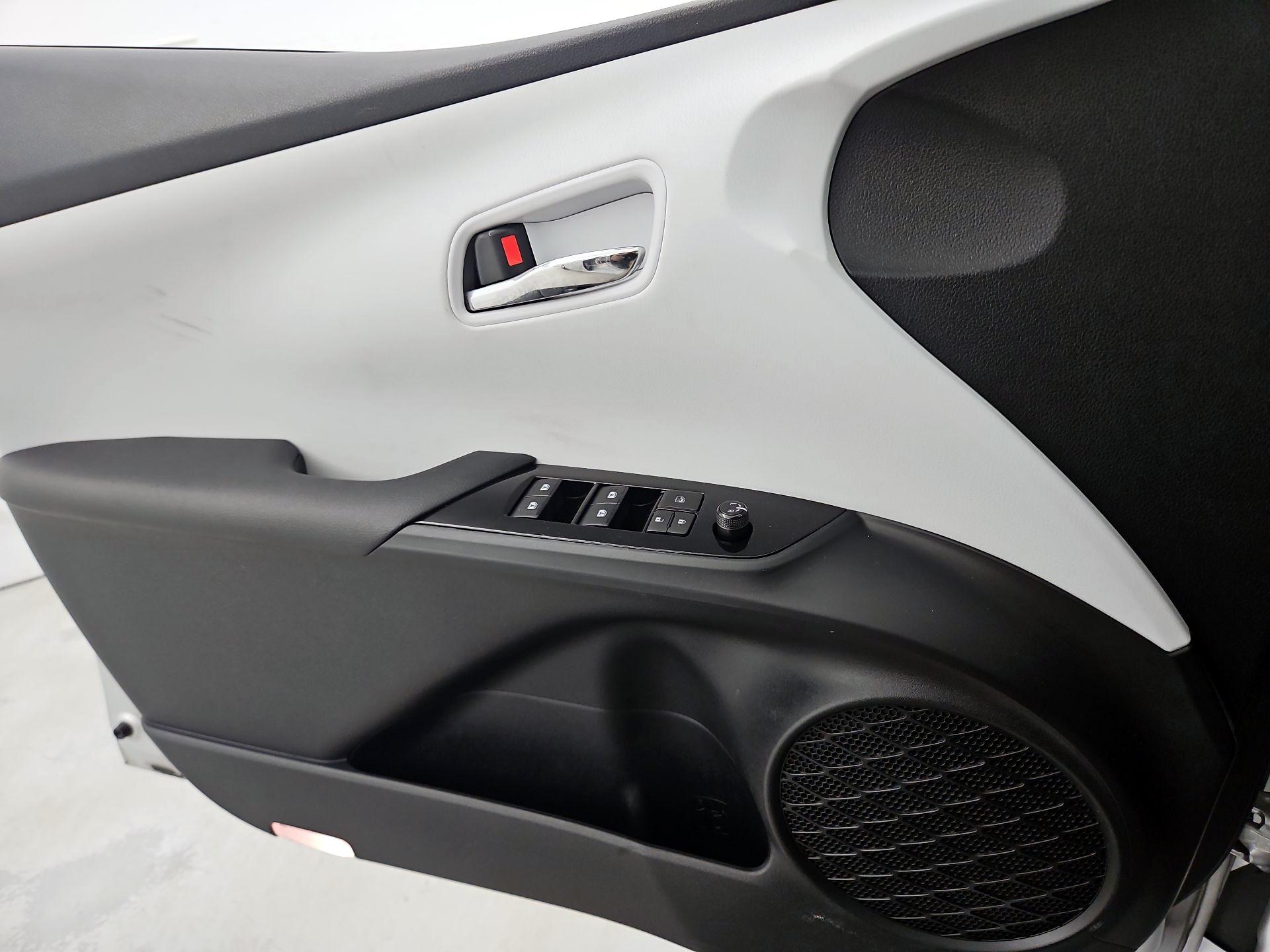 Thumbnail: 2018 Toyota Prius - 12