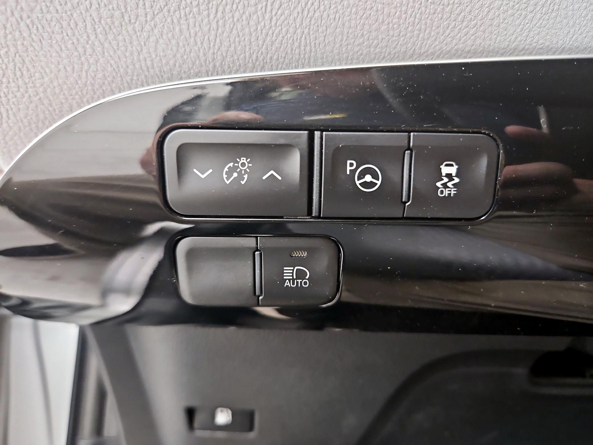 Thumbnail: 2018 Toyota Prius - 13