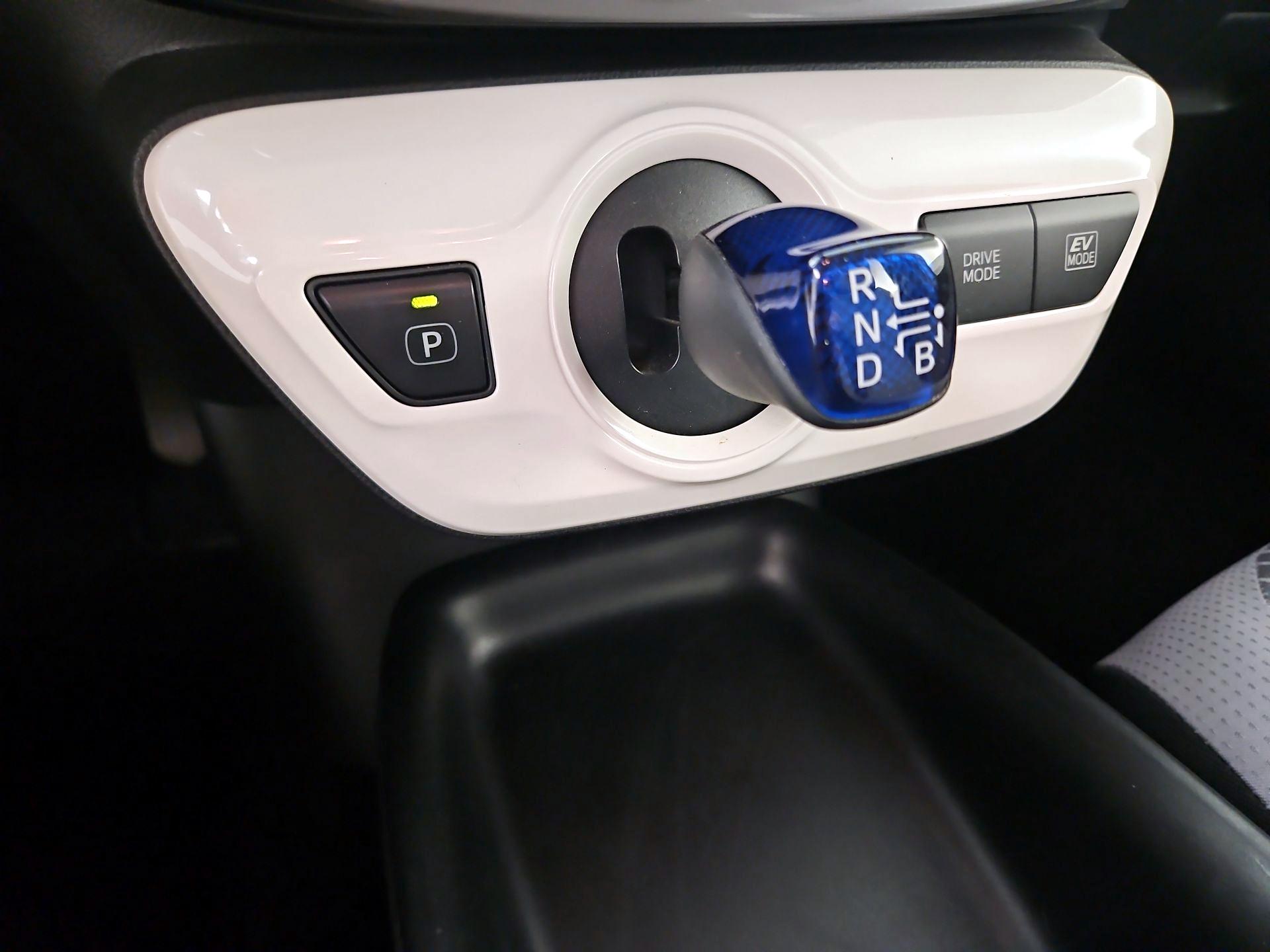 Thumbnail: 2018 Toyota Prius - 17