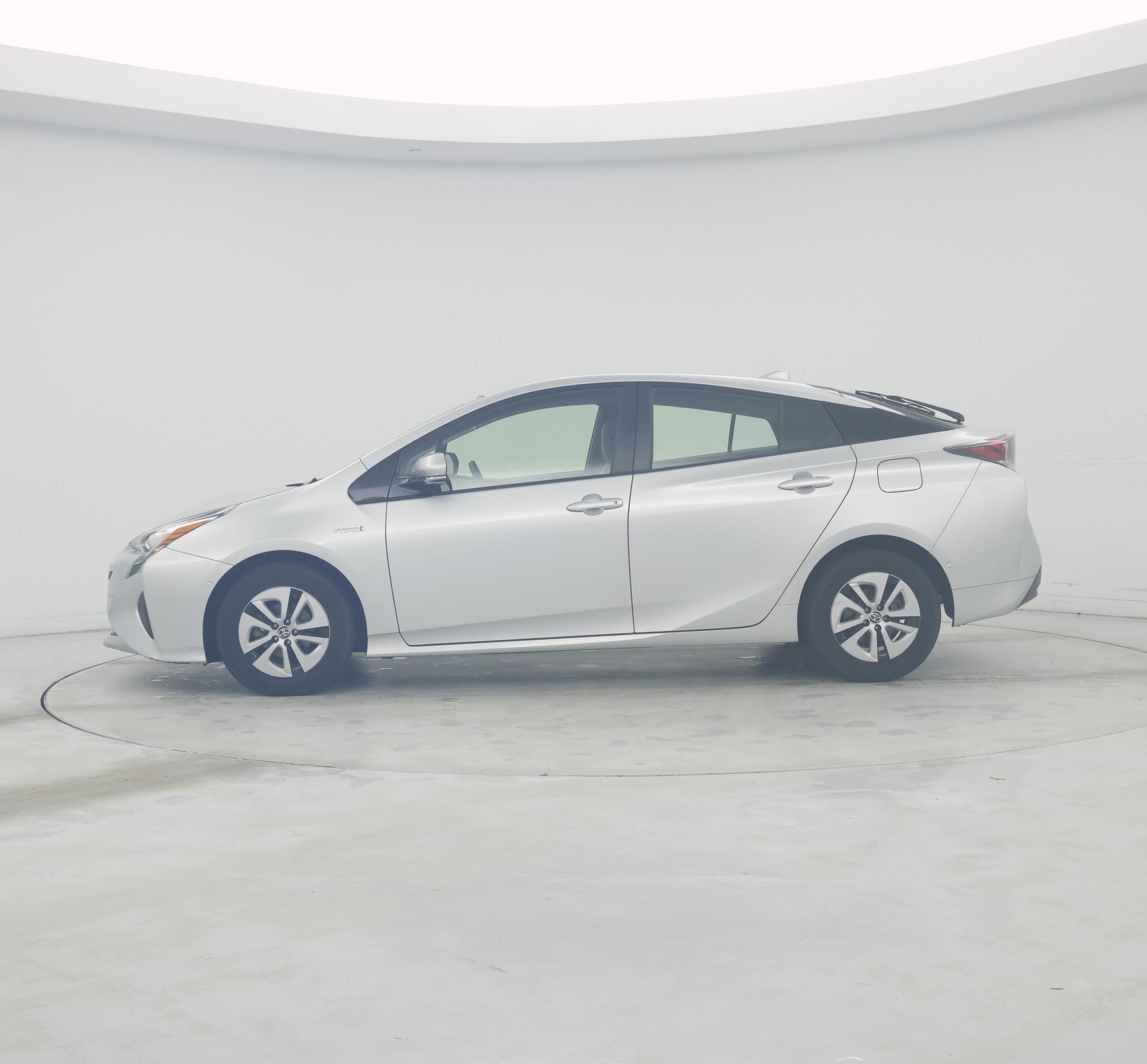 Thumbnail: 2018 Toyota Prius - 3