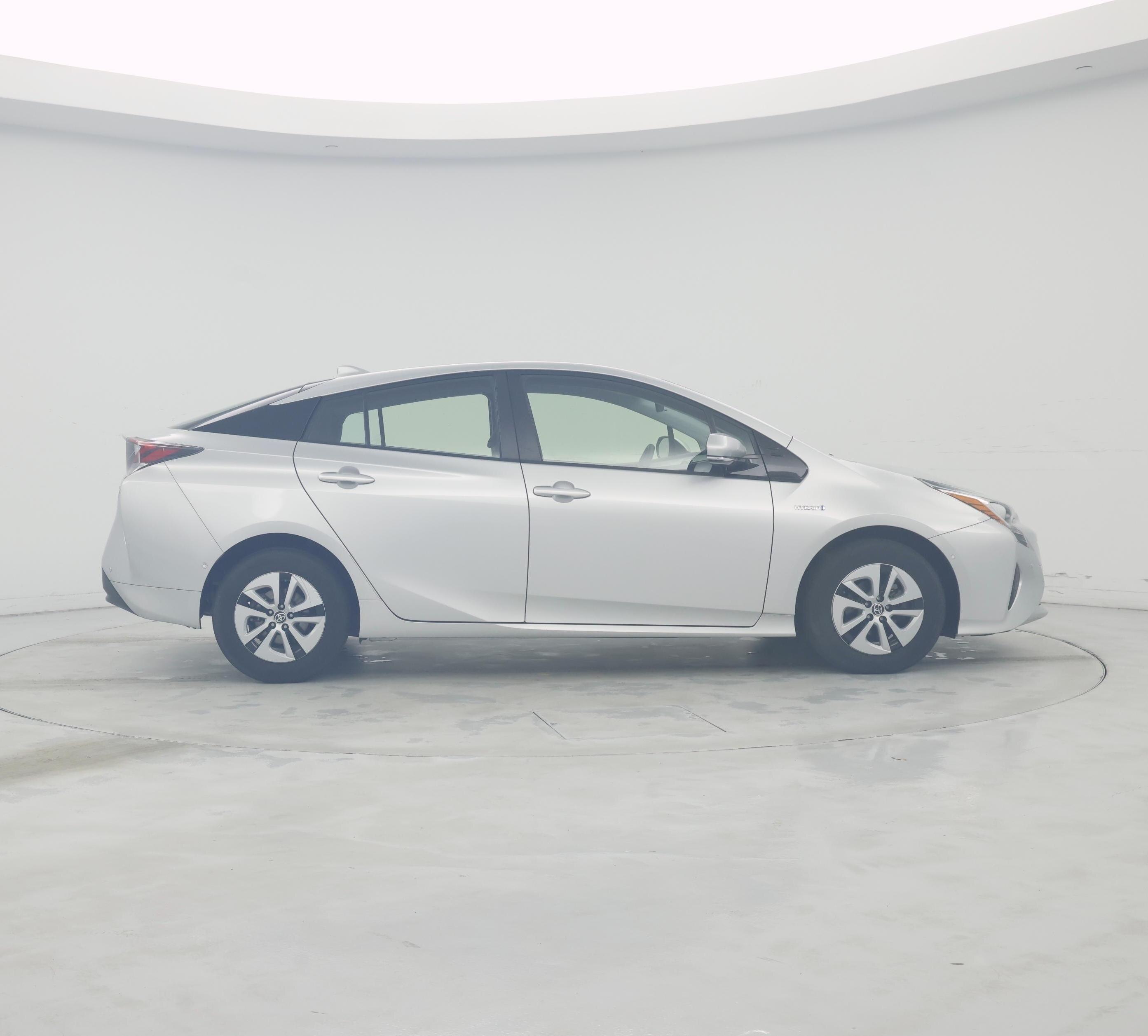 Thumbnail: 2018 Toyota Prius - 7