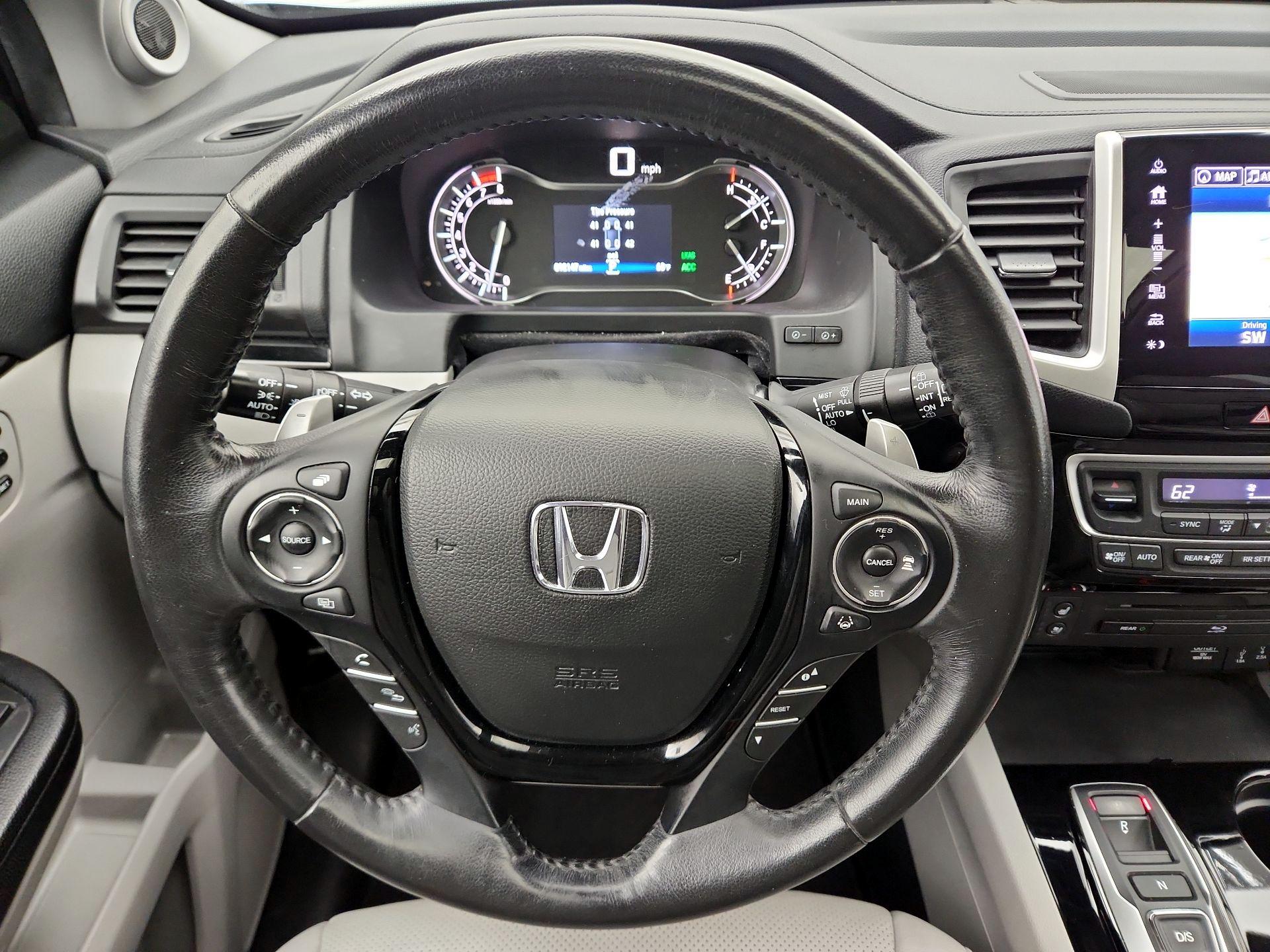 Thumbnail: 2018 Honda Pilot - 10