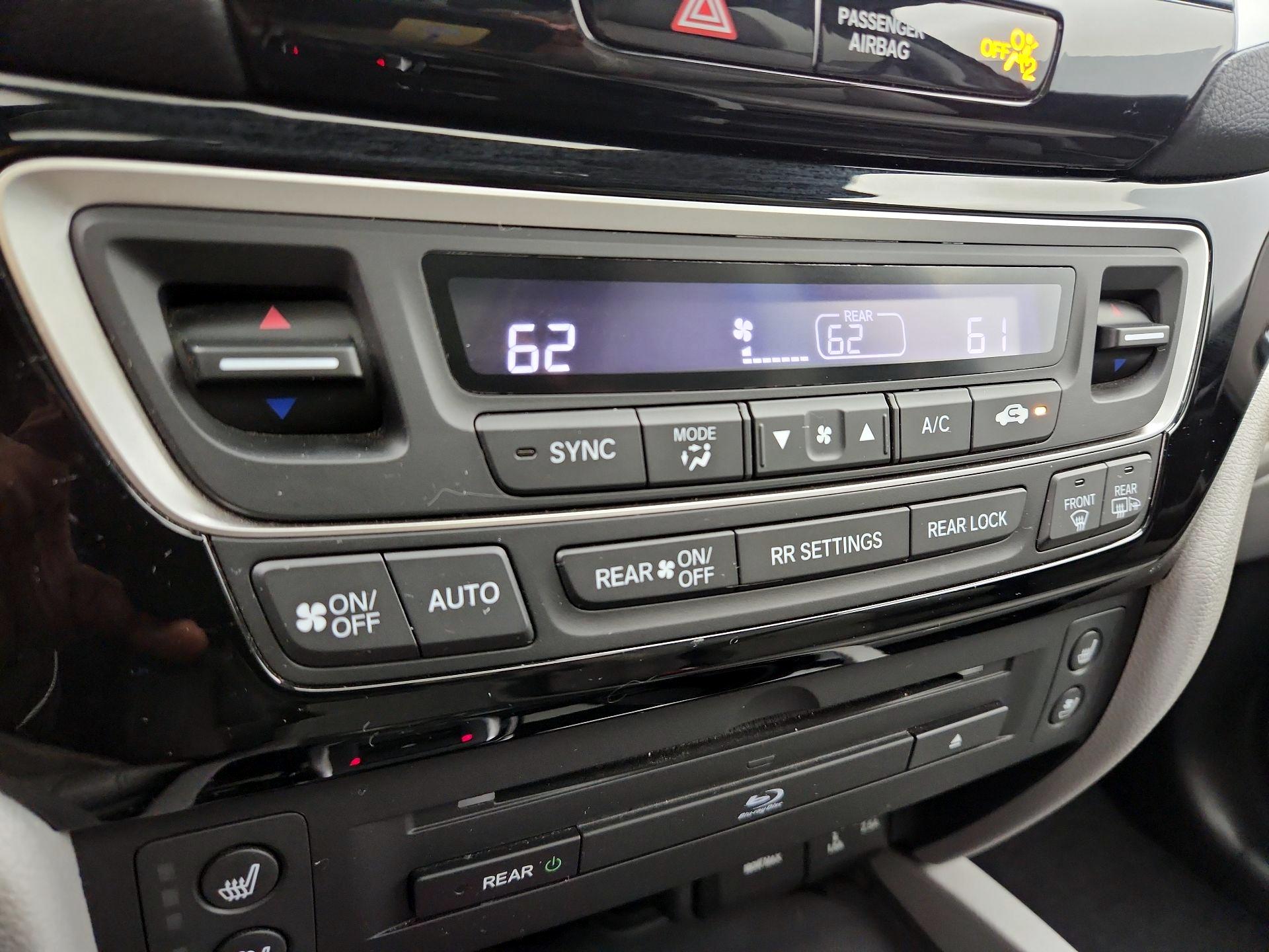 Thumbnail: 2018 Honda Pilot - 17