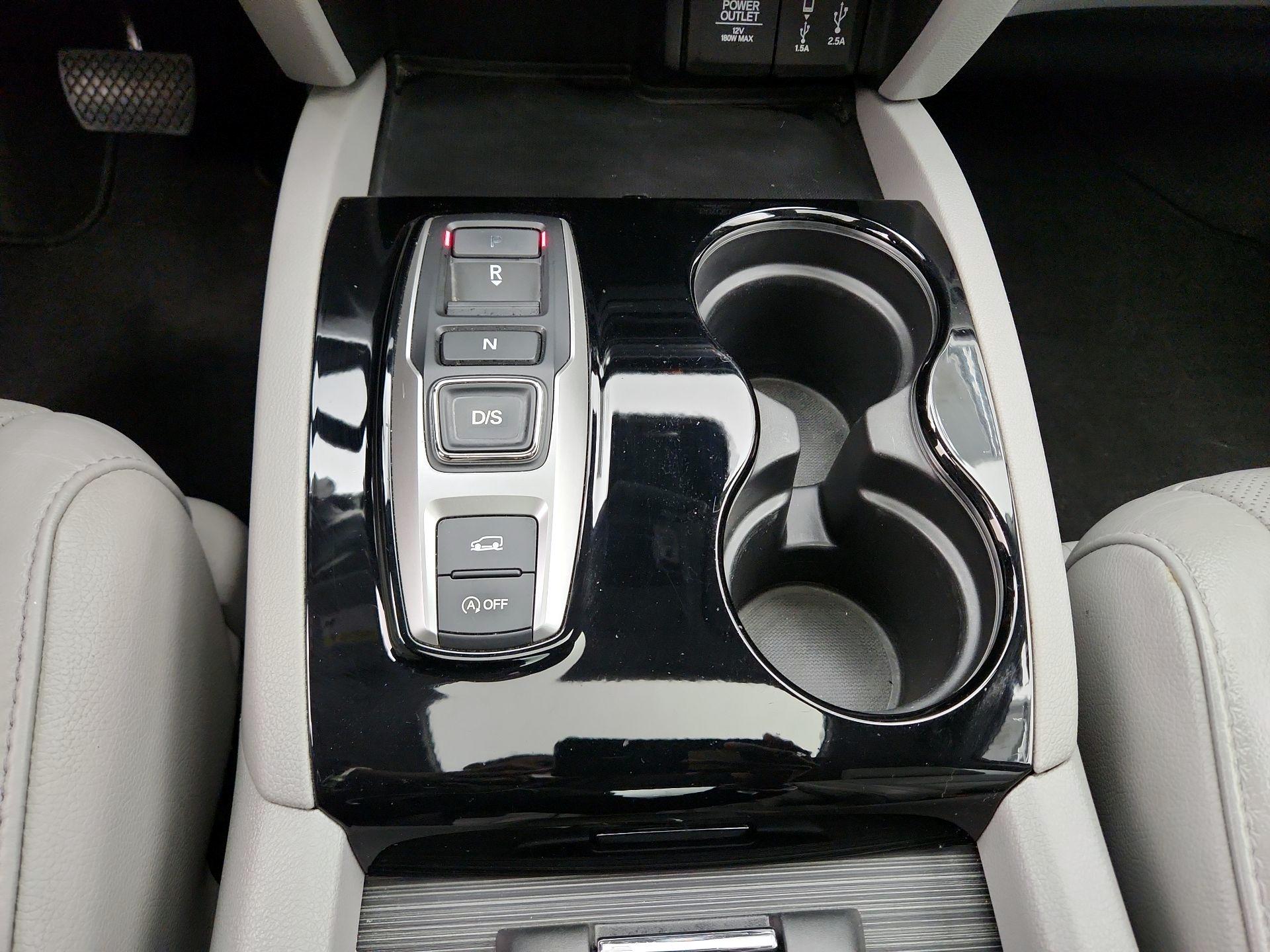 Thumbnail: 2018 Honda Pilot - 18