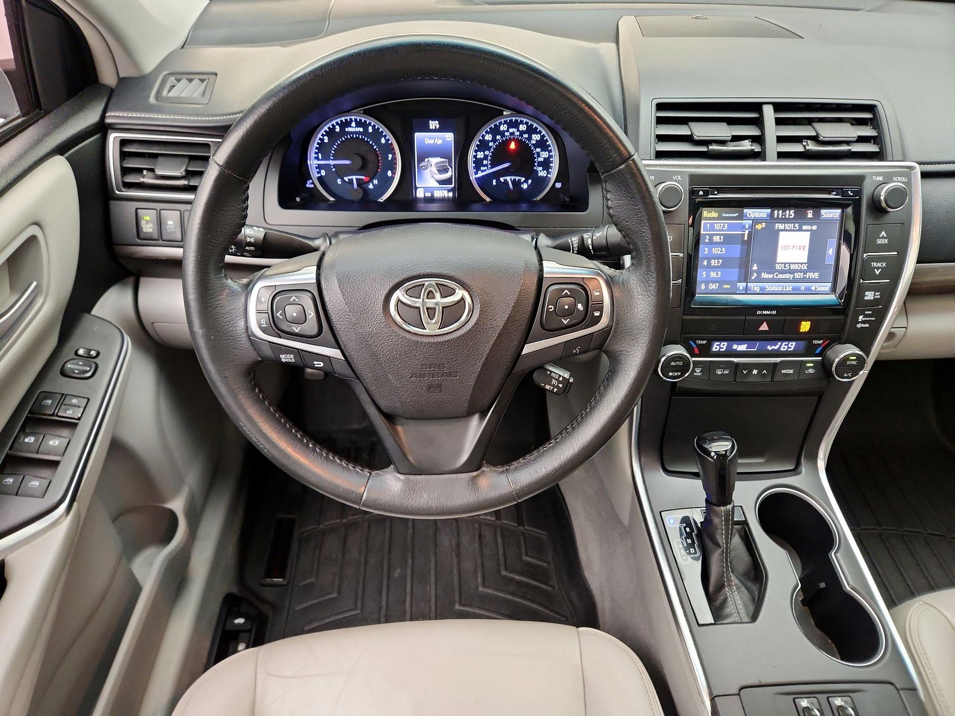 Thumbnail: 2017 Toyota Camry - 10