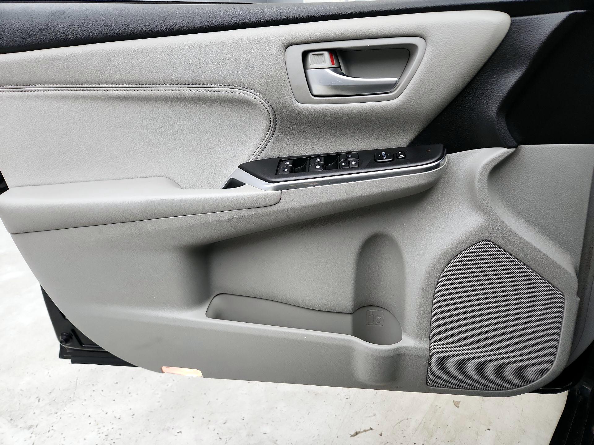 Thumbnail: 2017 Toyota Camry - 12