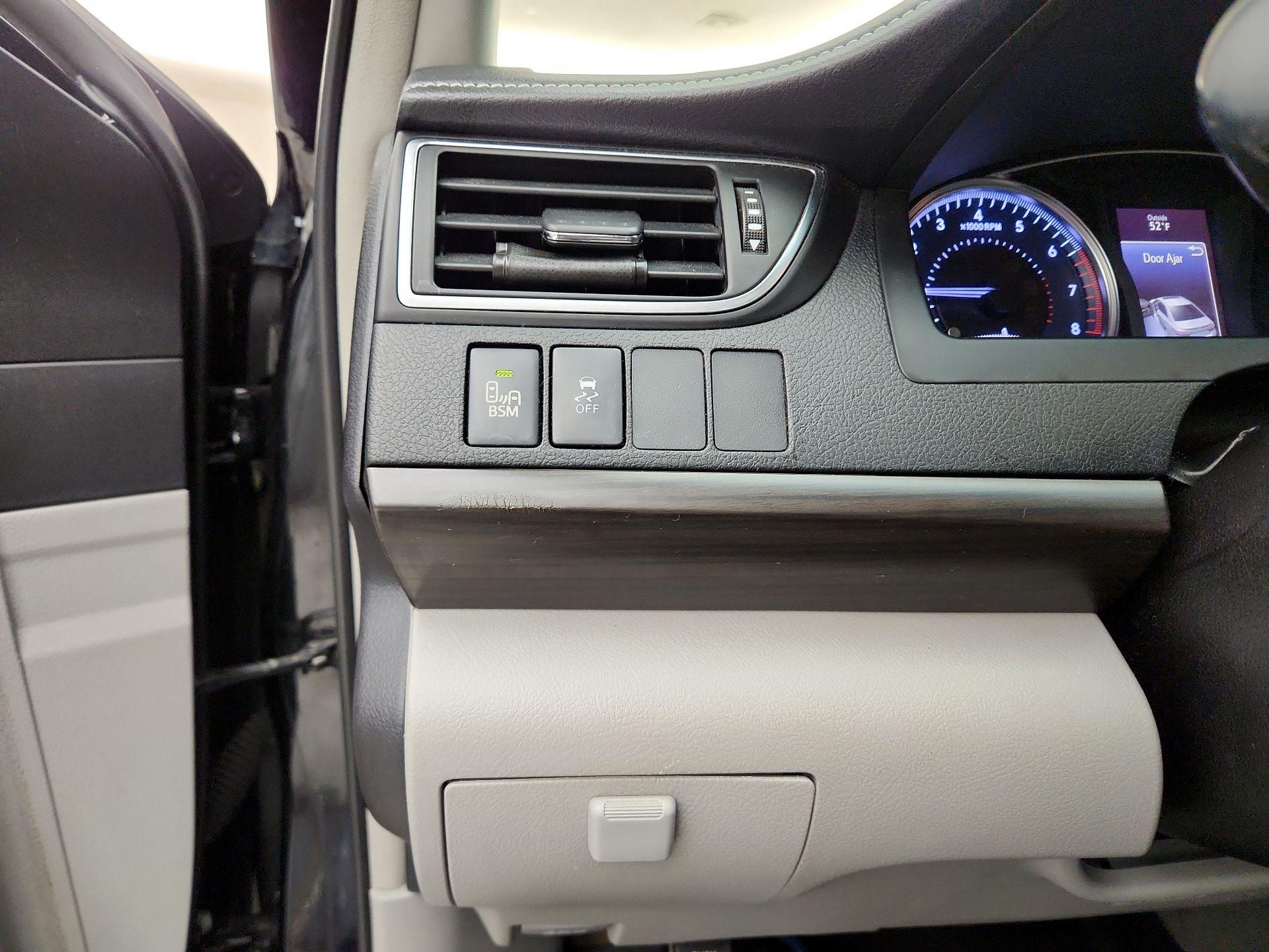 Thumbnail: 2017 Toyota Camry - 13