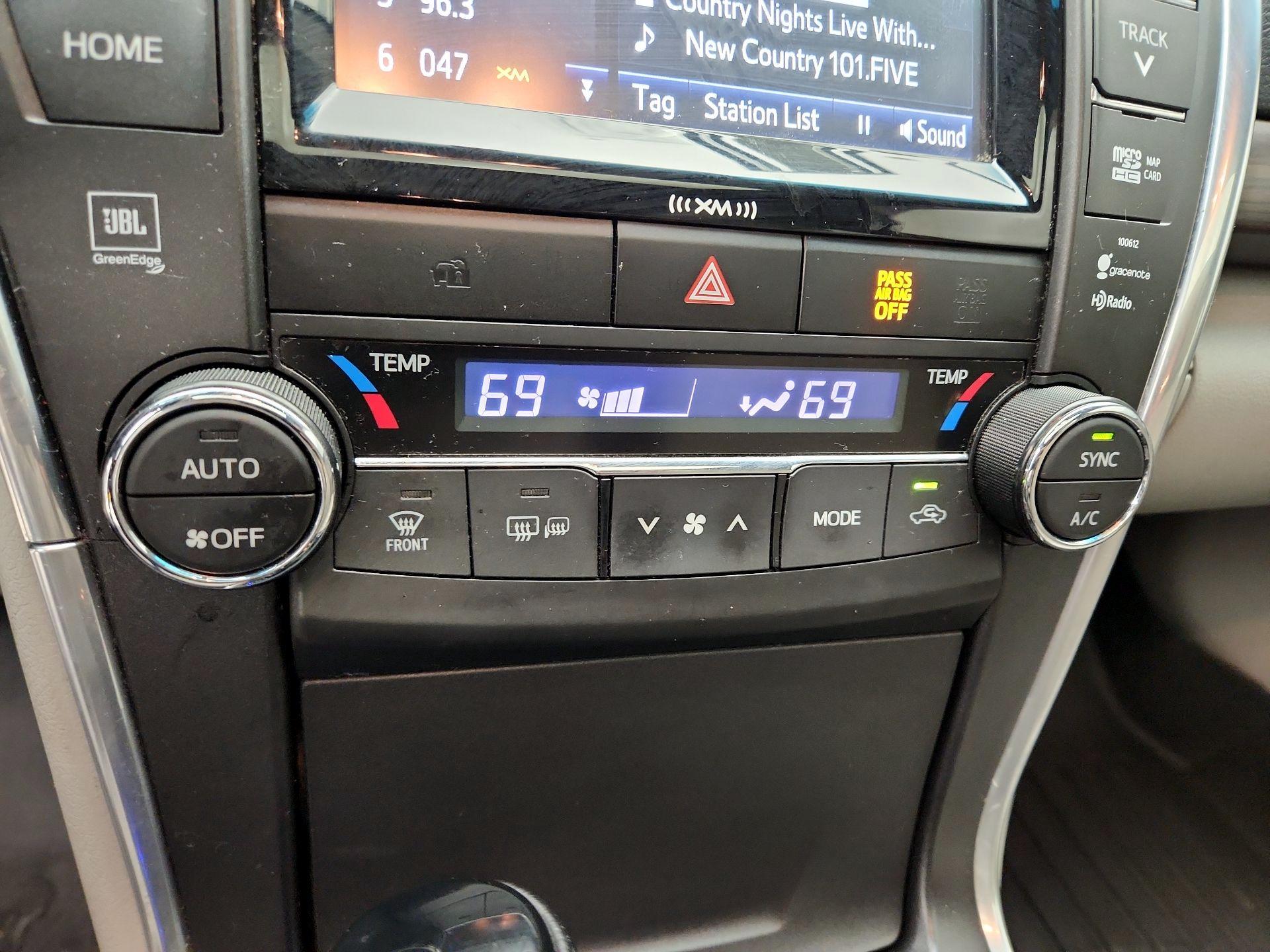 Thumbnail: 2017 Toyota Camry - 16