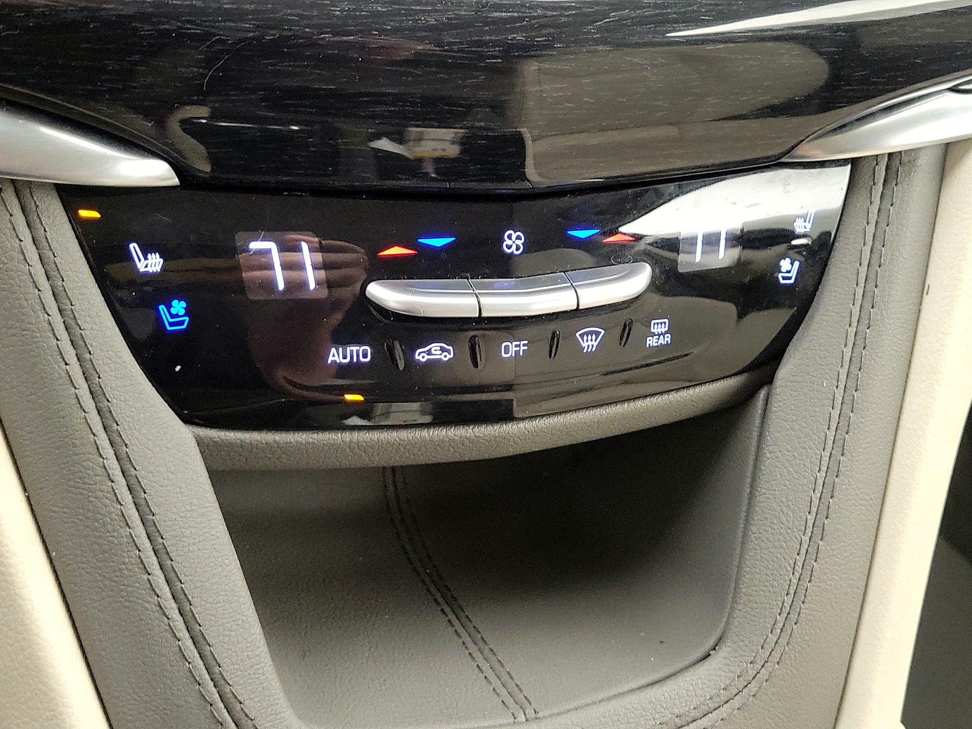 Thumbnail: 2023 Cadillac XT6 - 17