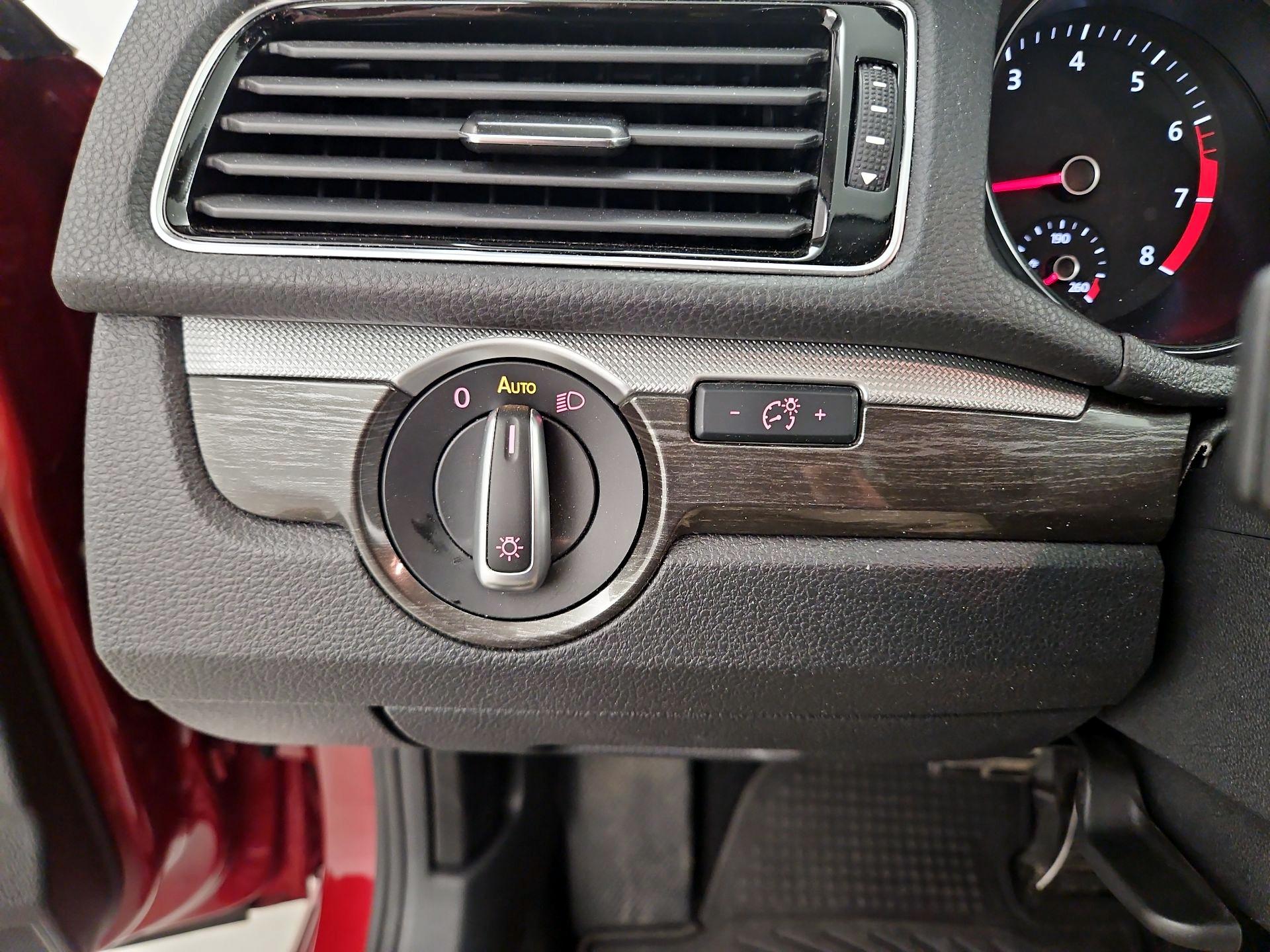 Thumbnail: 2018 Volkswagen Passat - 13