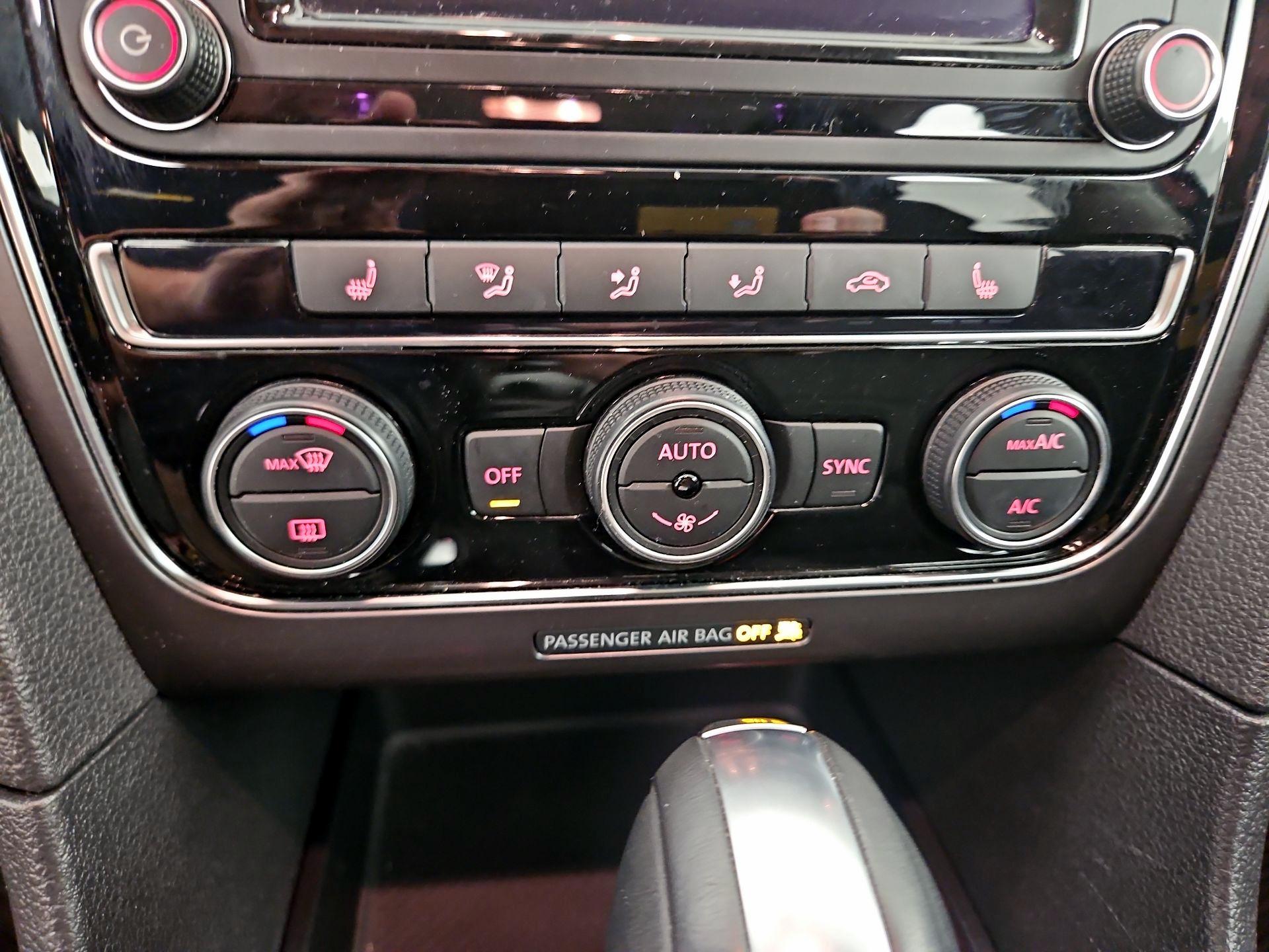 Thumbnail: 2018 Volkswagen Passat - 16