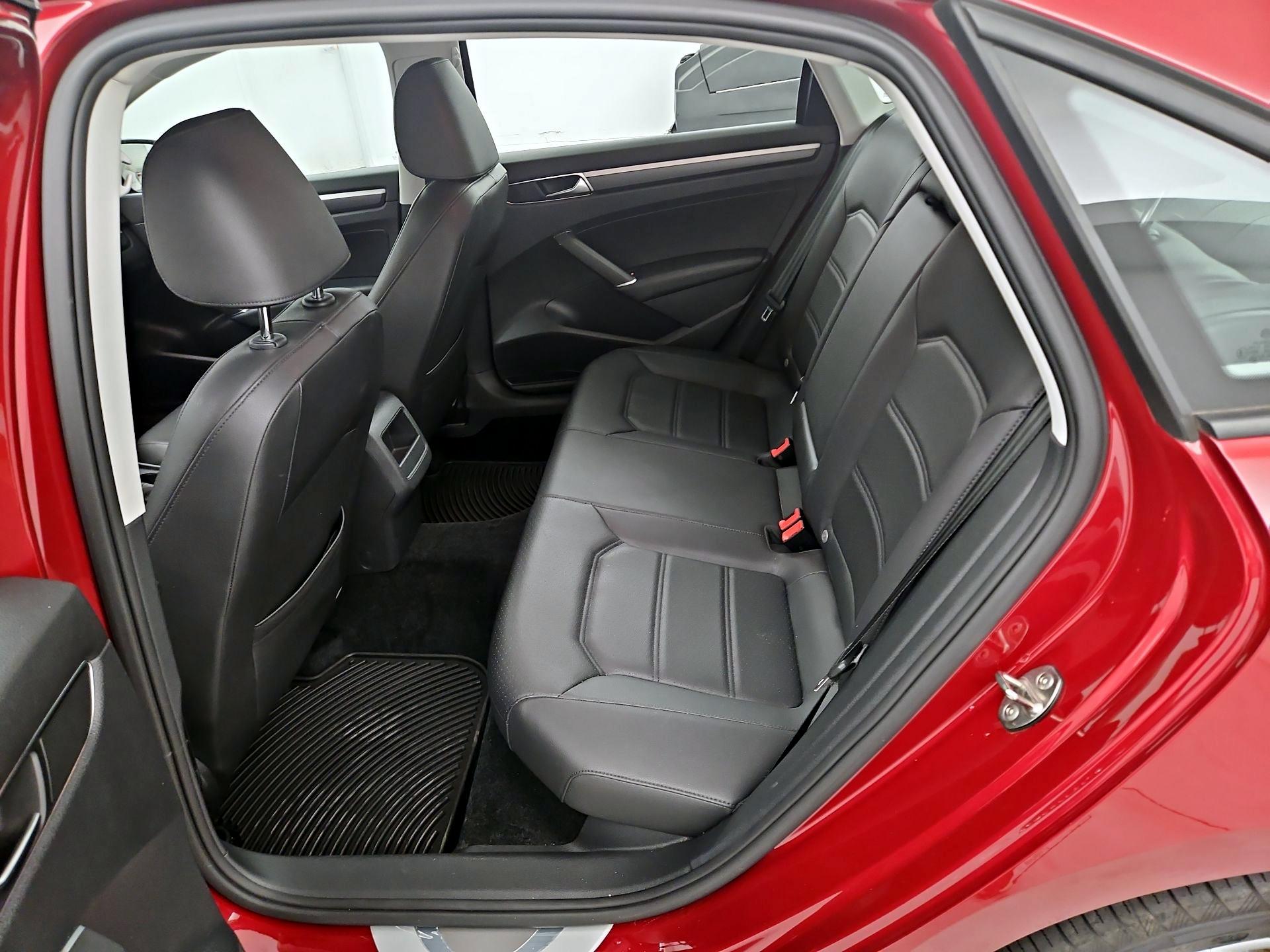 Thumbnail: 2018 Volkswagen Passat - 19